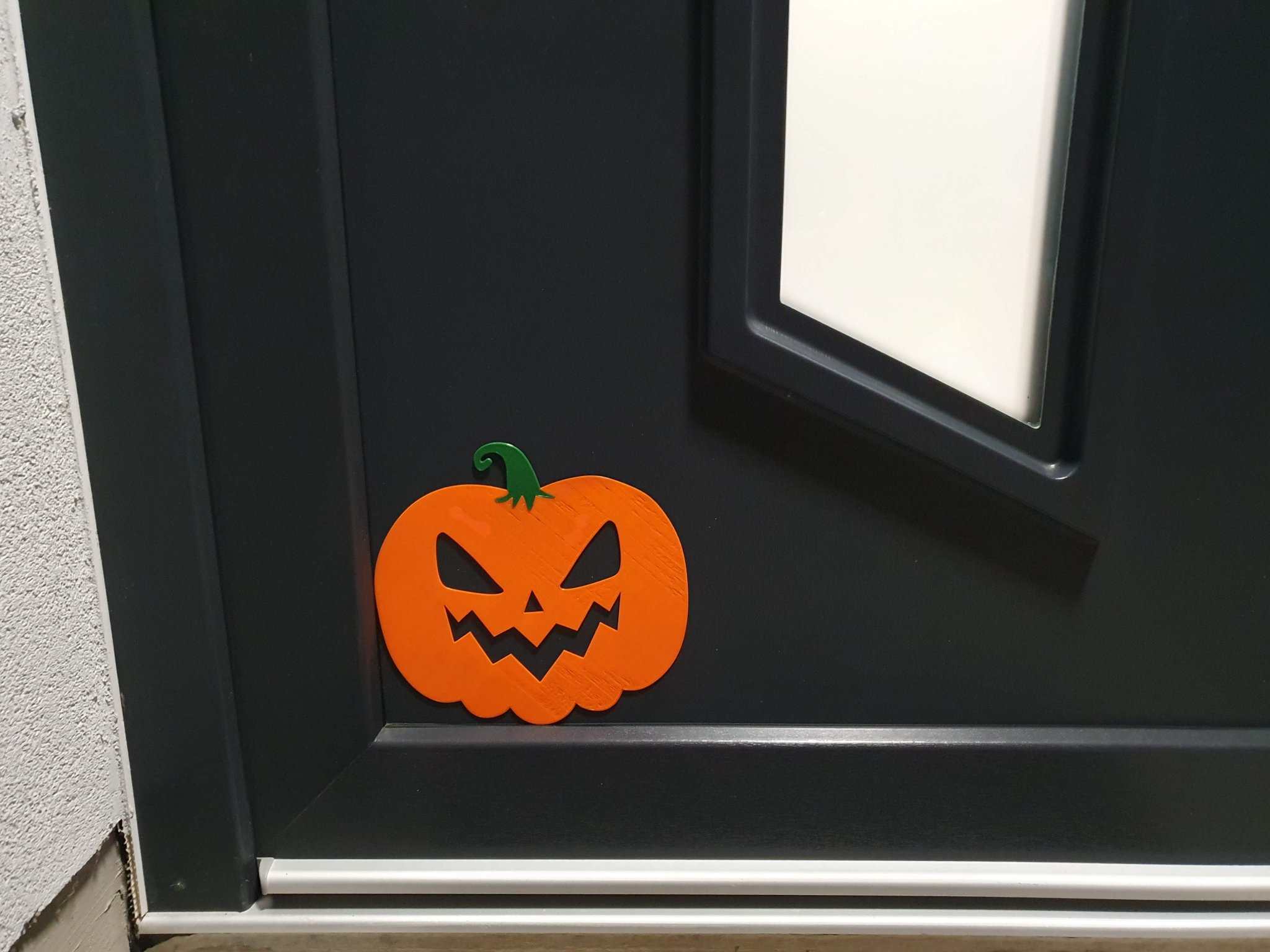 Trang trí tường Halloween dễ thương