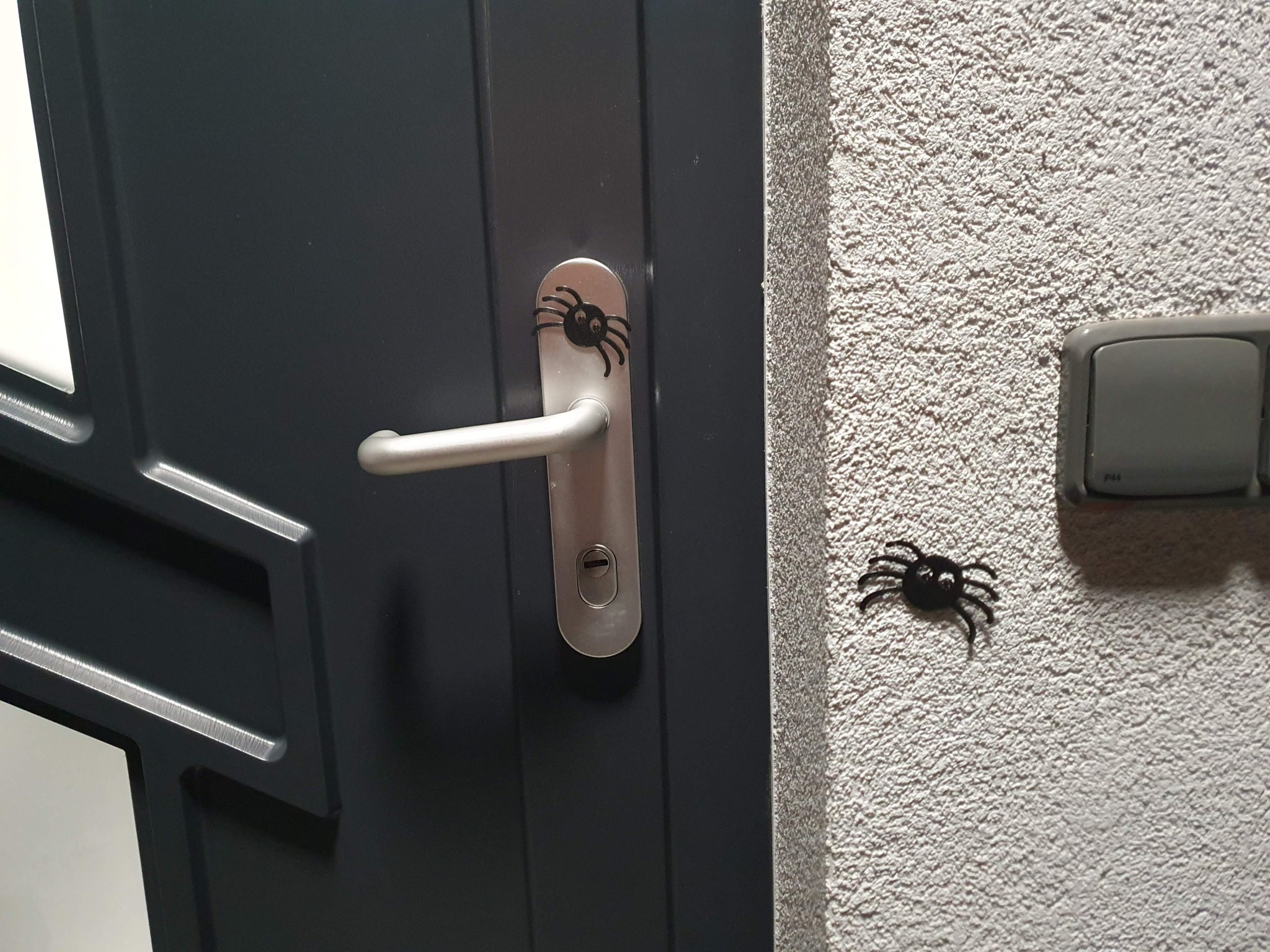 Trang trí tường Halloween dễ thương