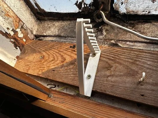 Giá đỡ cửa sổ mái cho ánh sáng tự nhiên