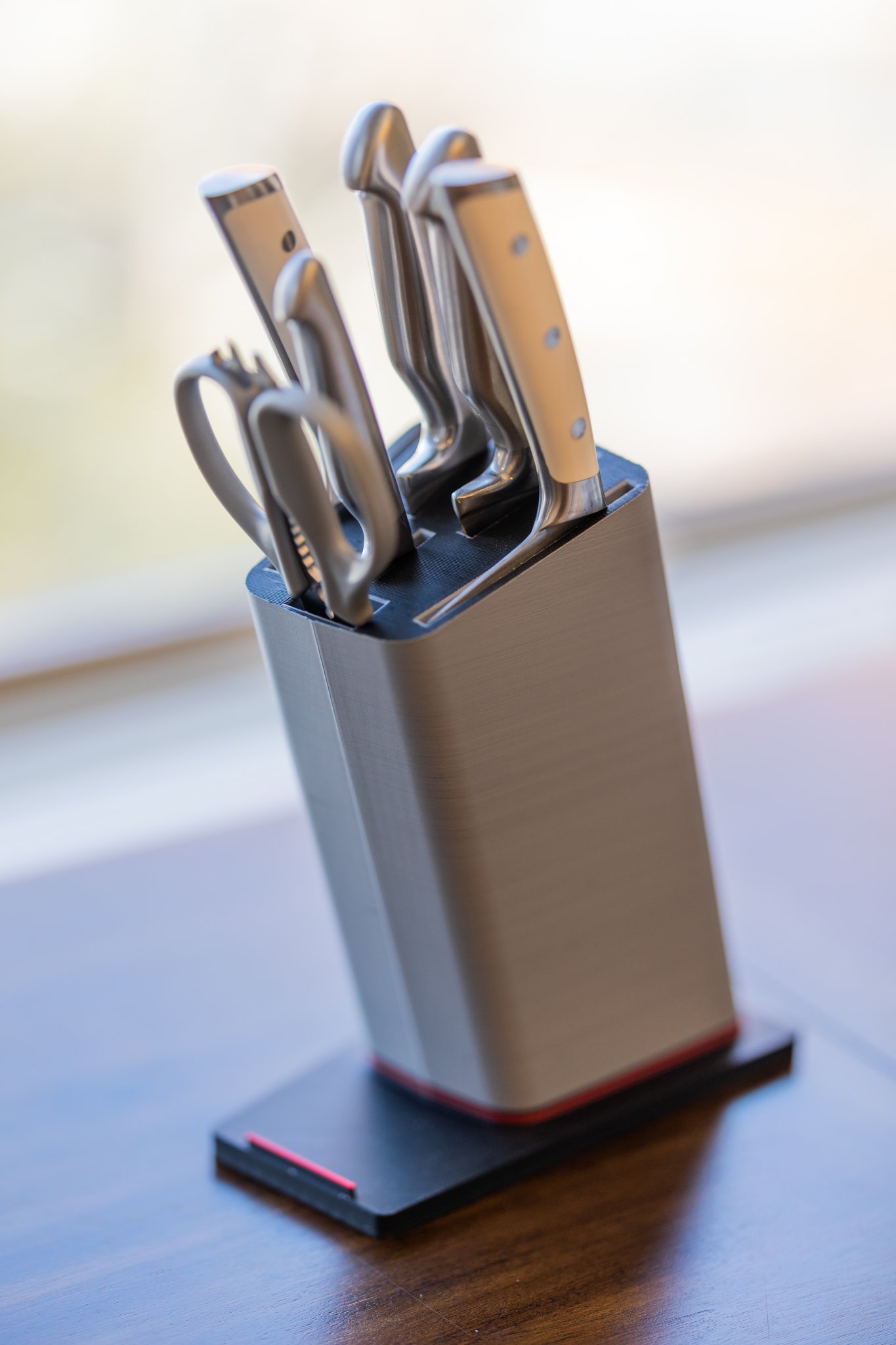 Giá đỡ dao lớn cho bếp với khả năng chứa đa dạng dụng cụ