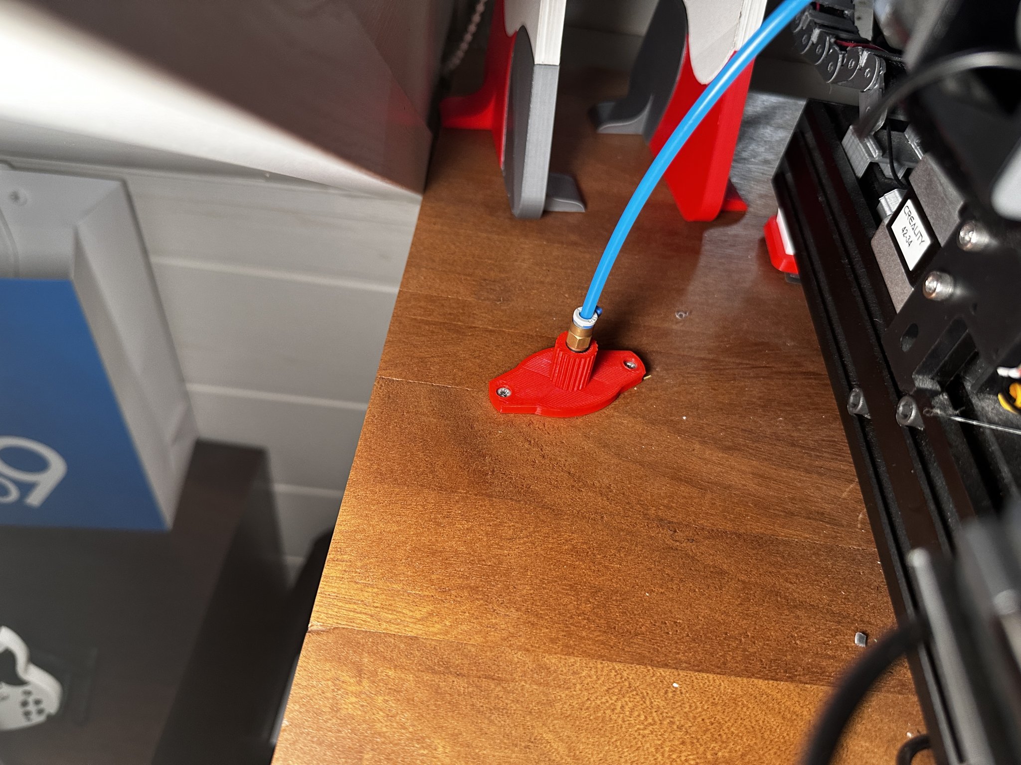 Khớp nối ống Bowden trong tủ chứa đồ