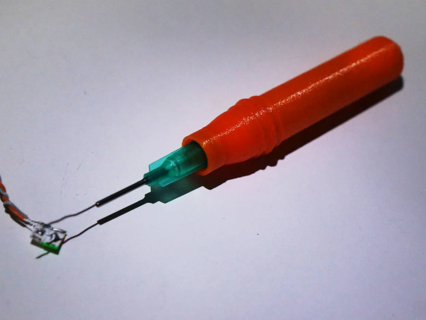 Bút hàn với đầu nối Luer-lock cho dây hàn mỏng