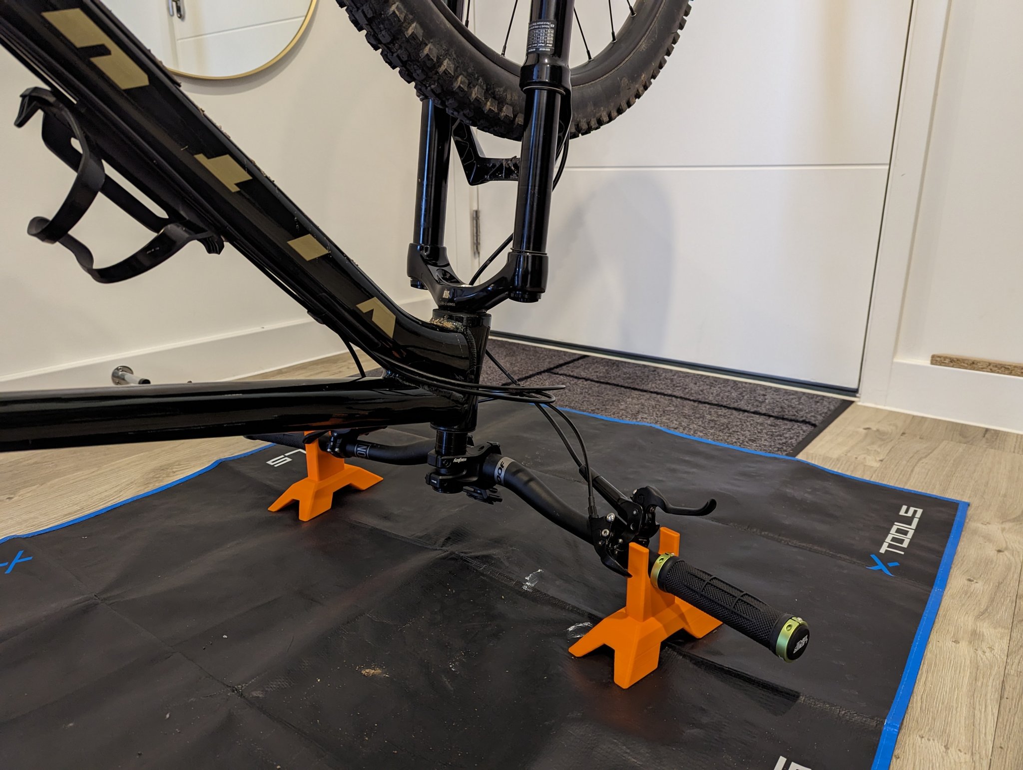 Giá đỡ tay lái xe đạp cho tư thế lật ngược