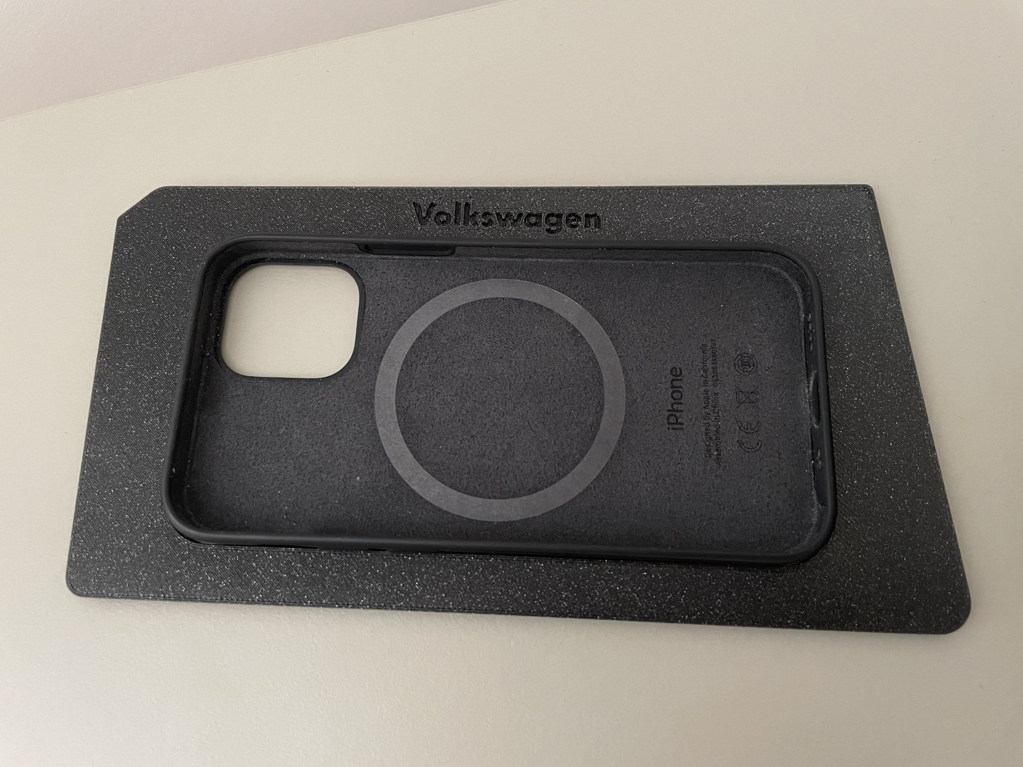 Giá đỡ điện thoại cho đế sạc không dây Volkswagen Golf Mk8