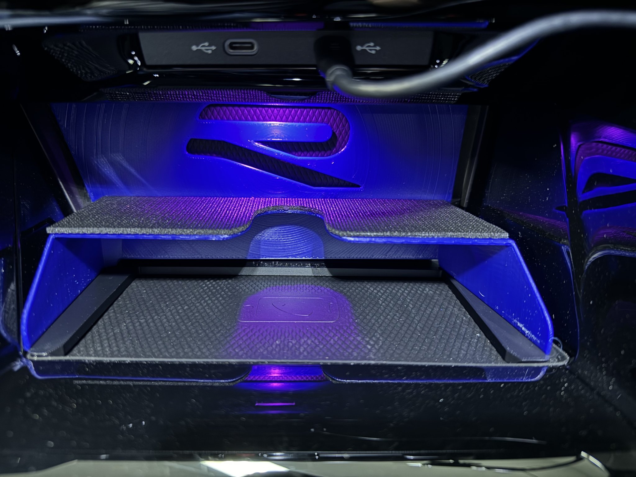 Giảm kích thước sạc không dây cho iPhone 15 Pro trên Golf MK8