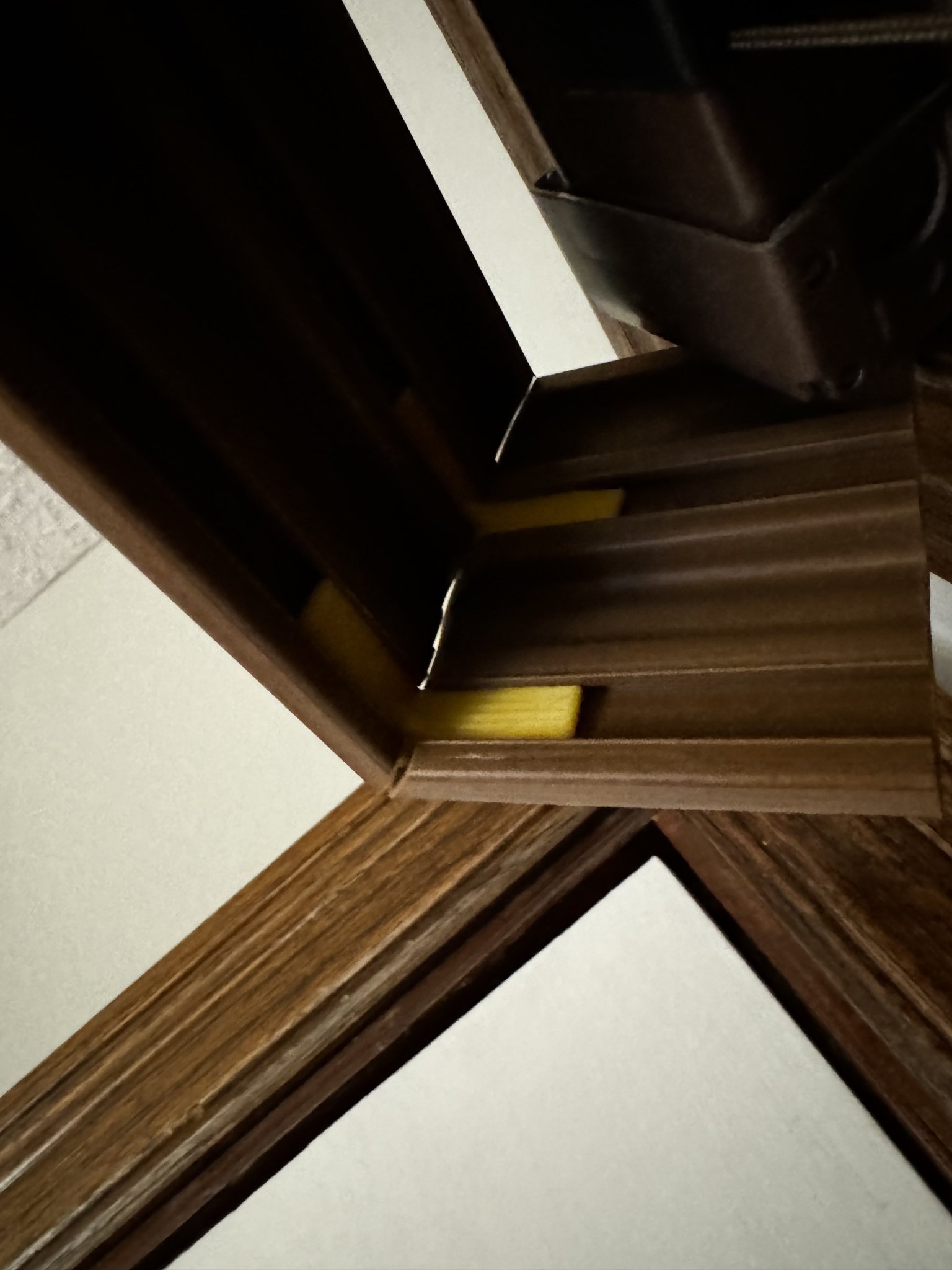 Giá đỡ L cho viền của Blinds.com