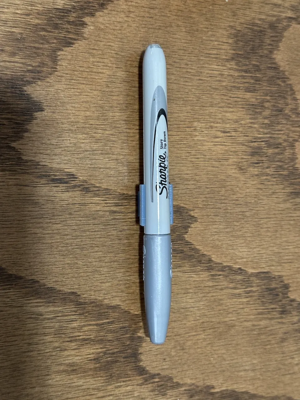 Kẹp gắn nhẹ cho bút đánh dấu Sharpie Classic