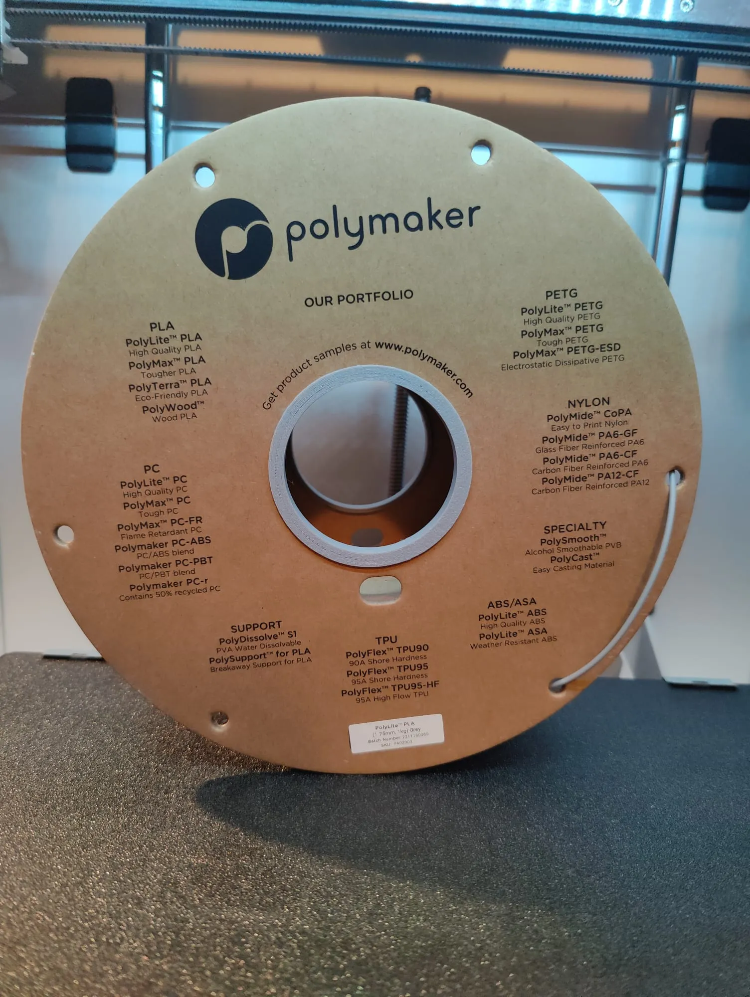 Bộ chuyển đổi cuộn giấy bìa tối giản cho máy in 3D