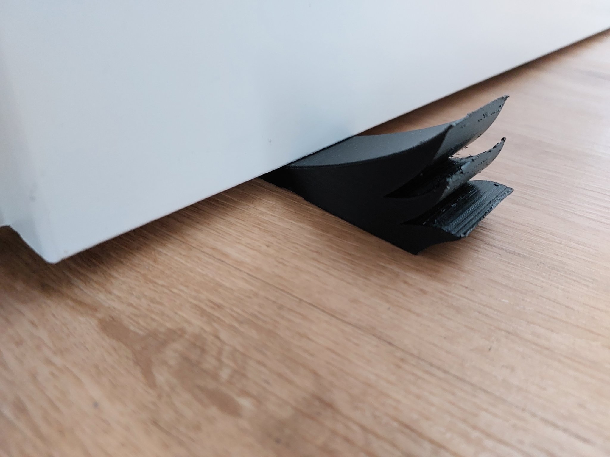 Cái chặn cửa sóng in 3D bằng PLA đen