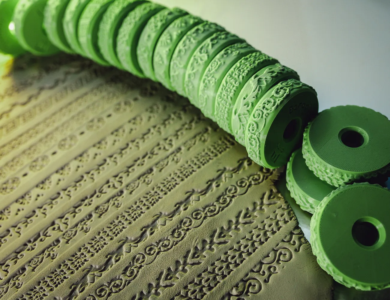 Bánh lăn tạo hoa văn Baroque cho đất sét