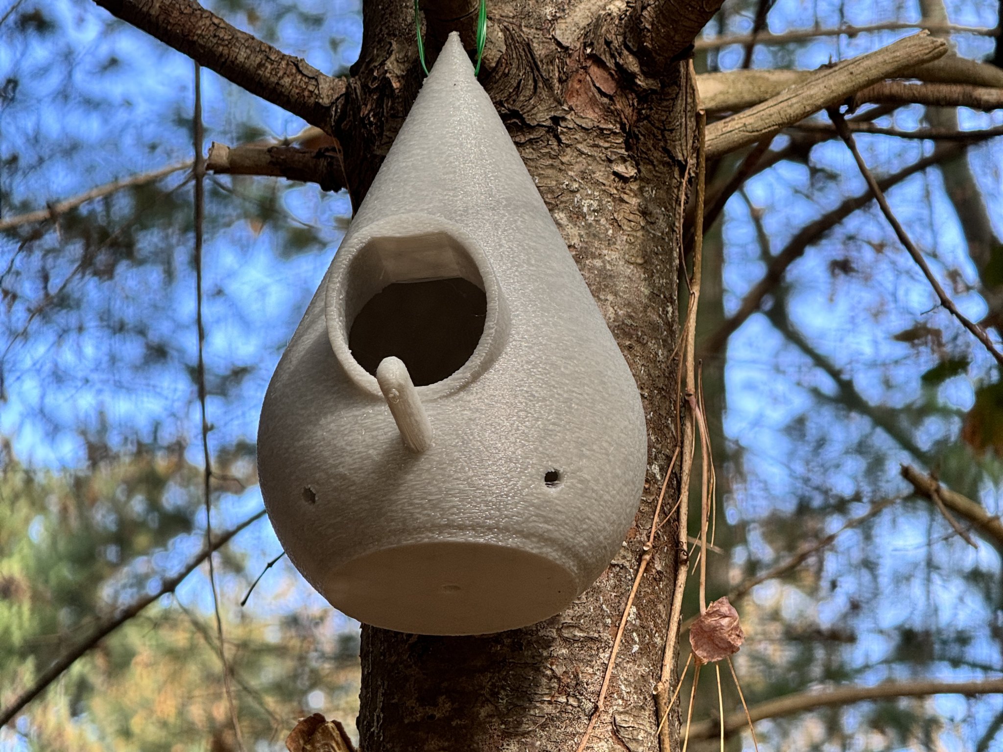 Nhà chim treo với lỗ thoát nước và thông gió