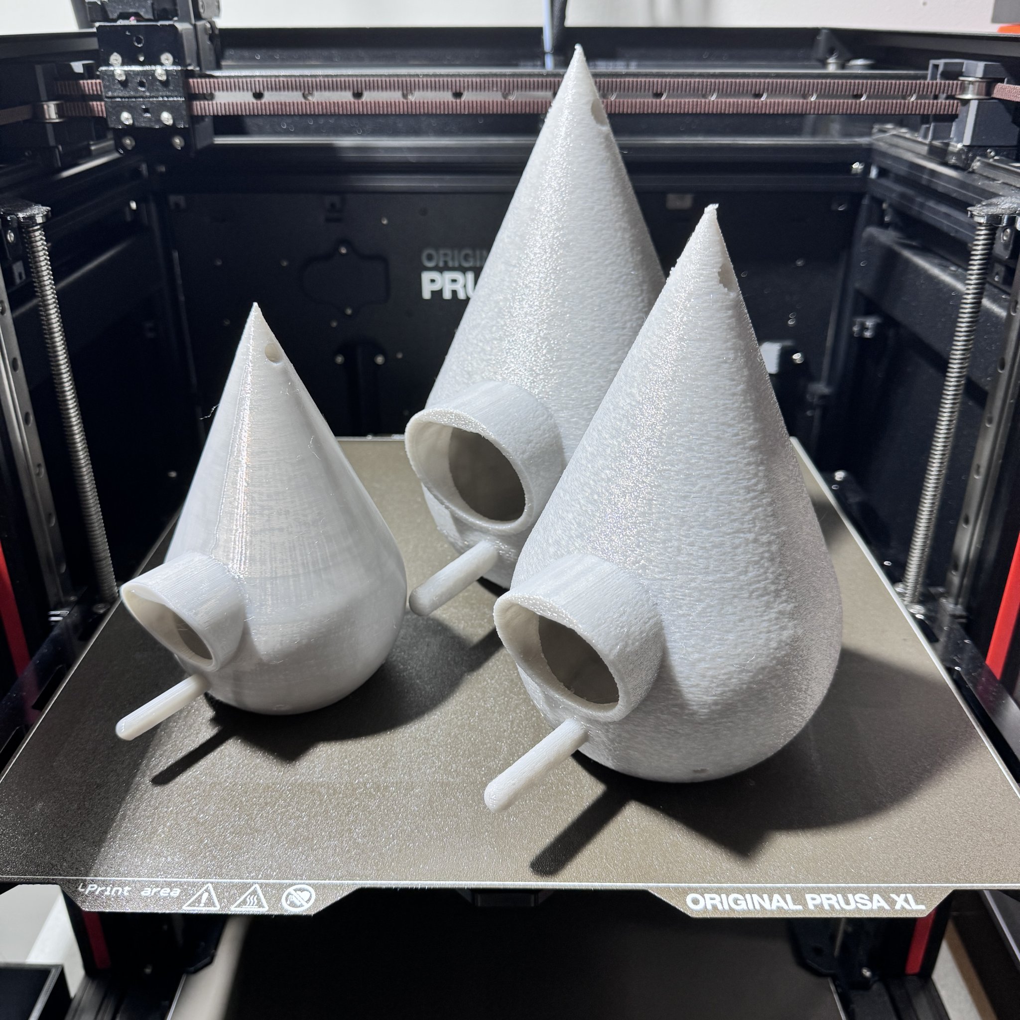 Nhà chim treo với lỗ thoát nước và thông gió