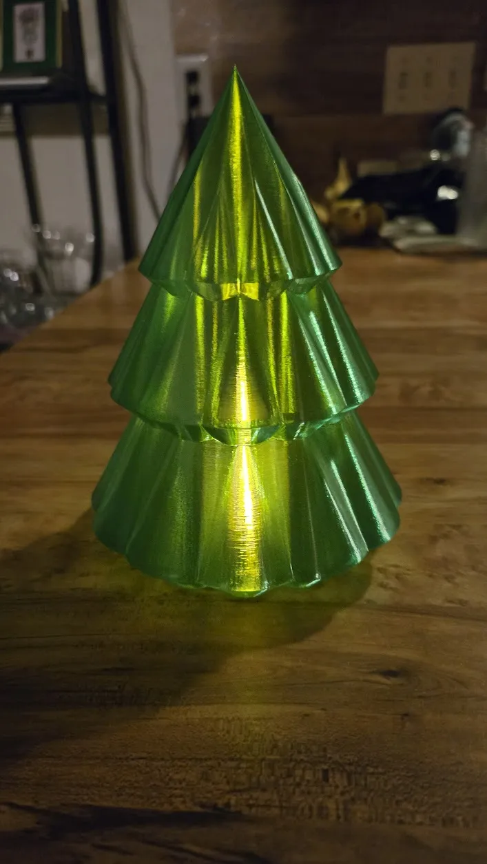 Cây thông Giáng sinh xoắn ốc với đế đèn LED