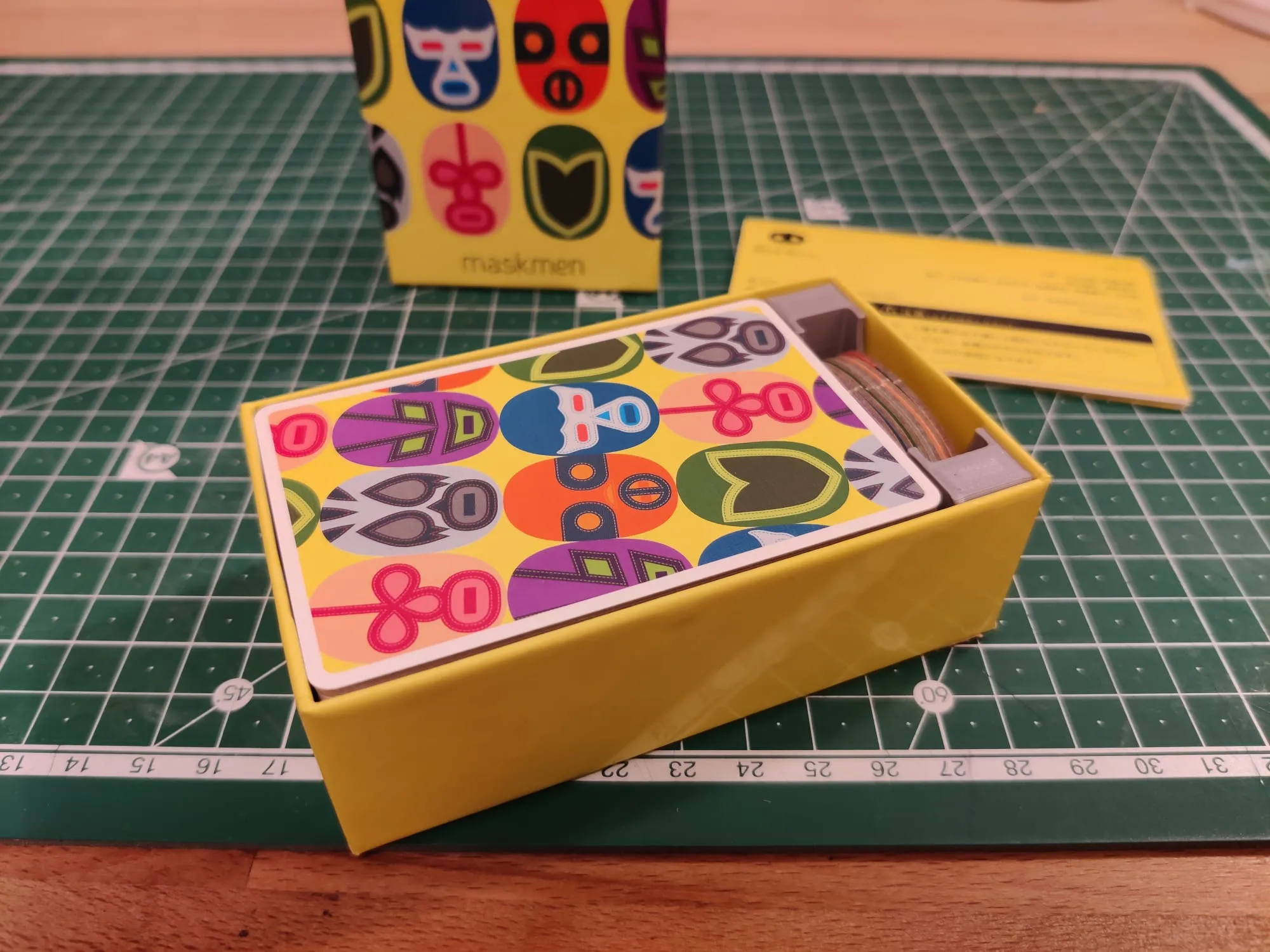 Tổ chức lót cho trò chơi Maskmen của Oink Games