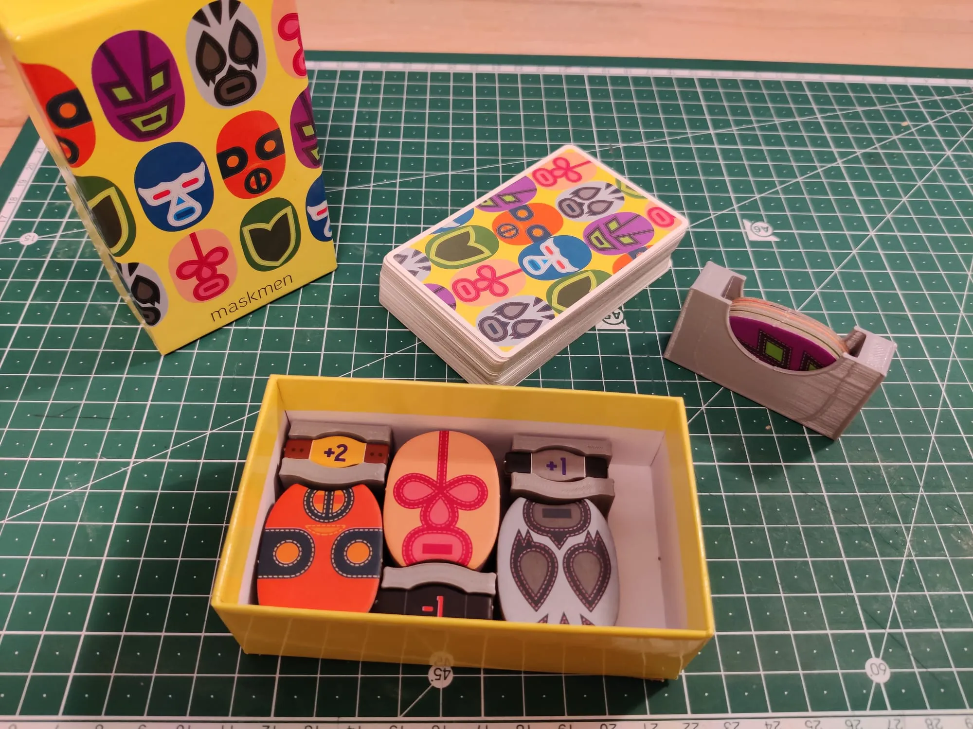 Tổ chức lót cho trò chơi Maskmen của Oink Games