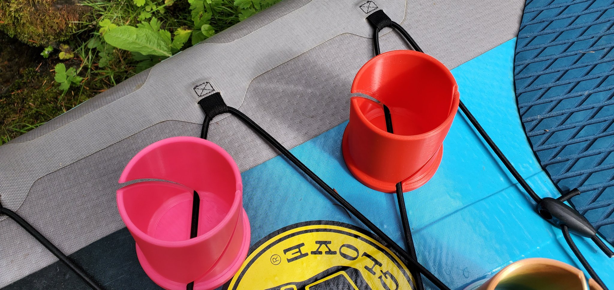 Giá đỡ đồ uống SUP tích hợp vào hệ thống bungee hiện có