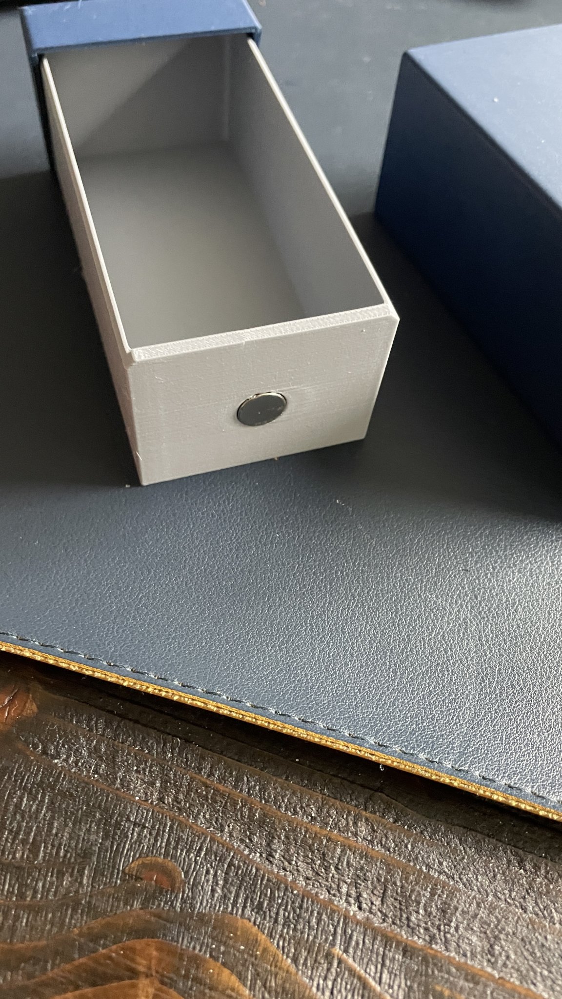 Hộp trung bình in 3D với từ tính giữ cố định