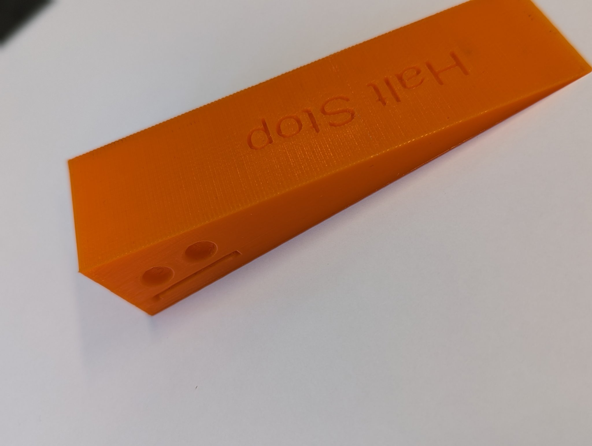 Thiết kế cửa chặn độc đáo với biểu tượng cảm xúc