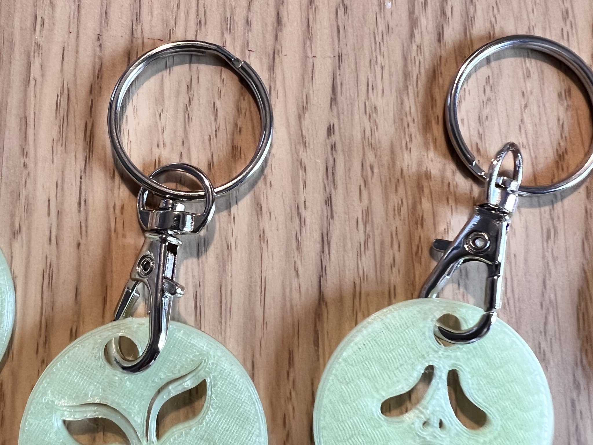 Porte-clés ma quái cho Halloween với hình mặt đáng sợ