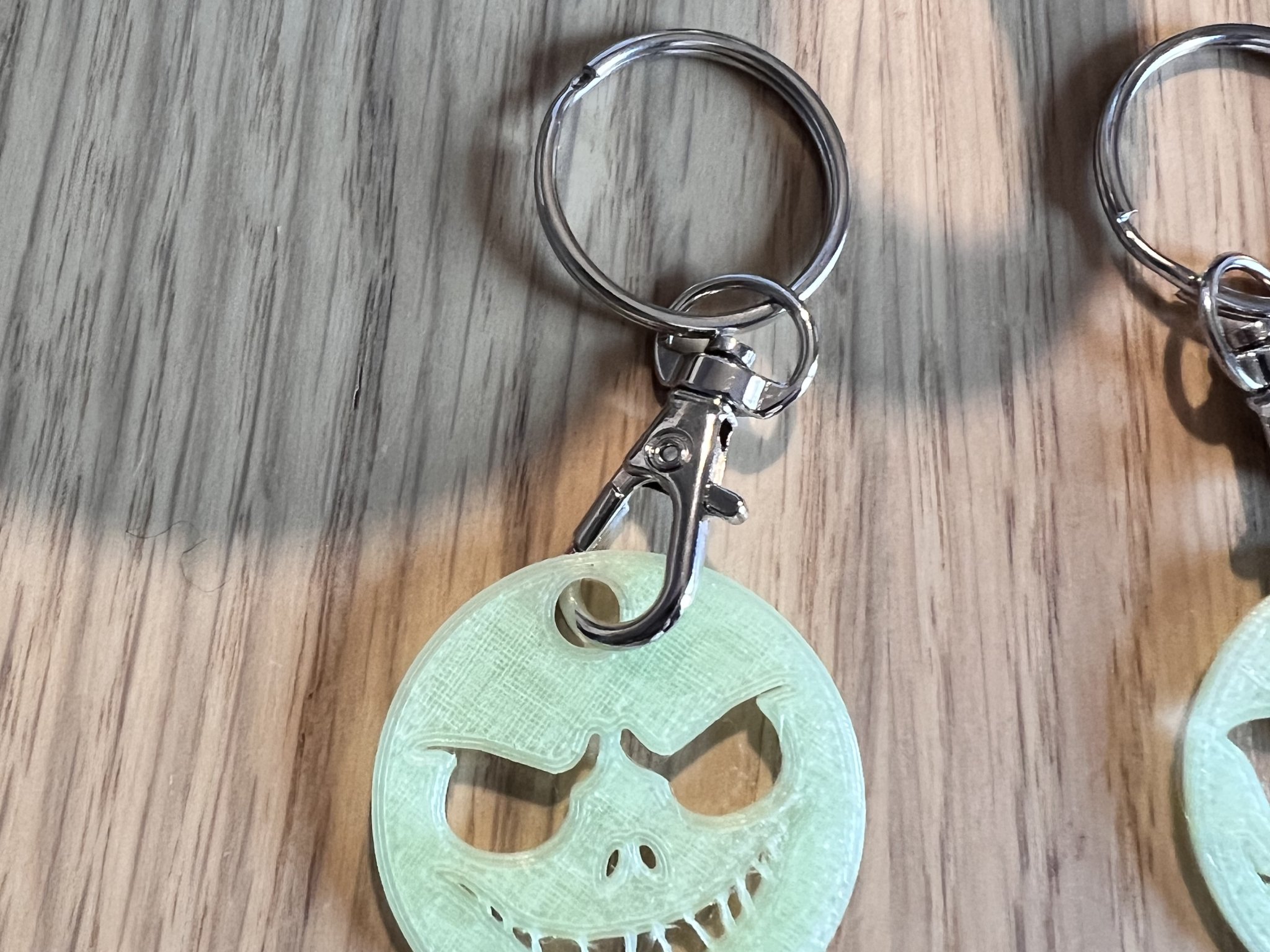 Porte-clés ma quái cho Halloween với hình mặt đáng sợ