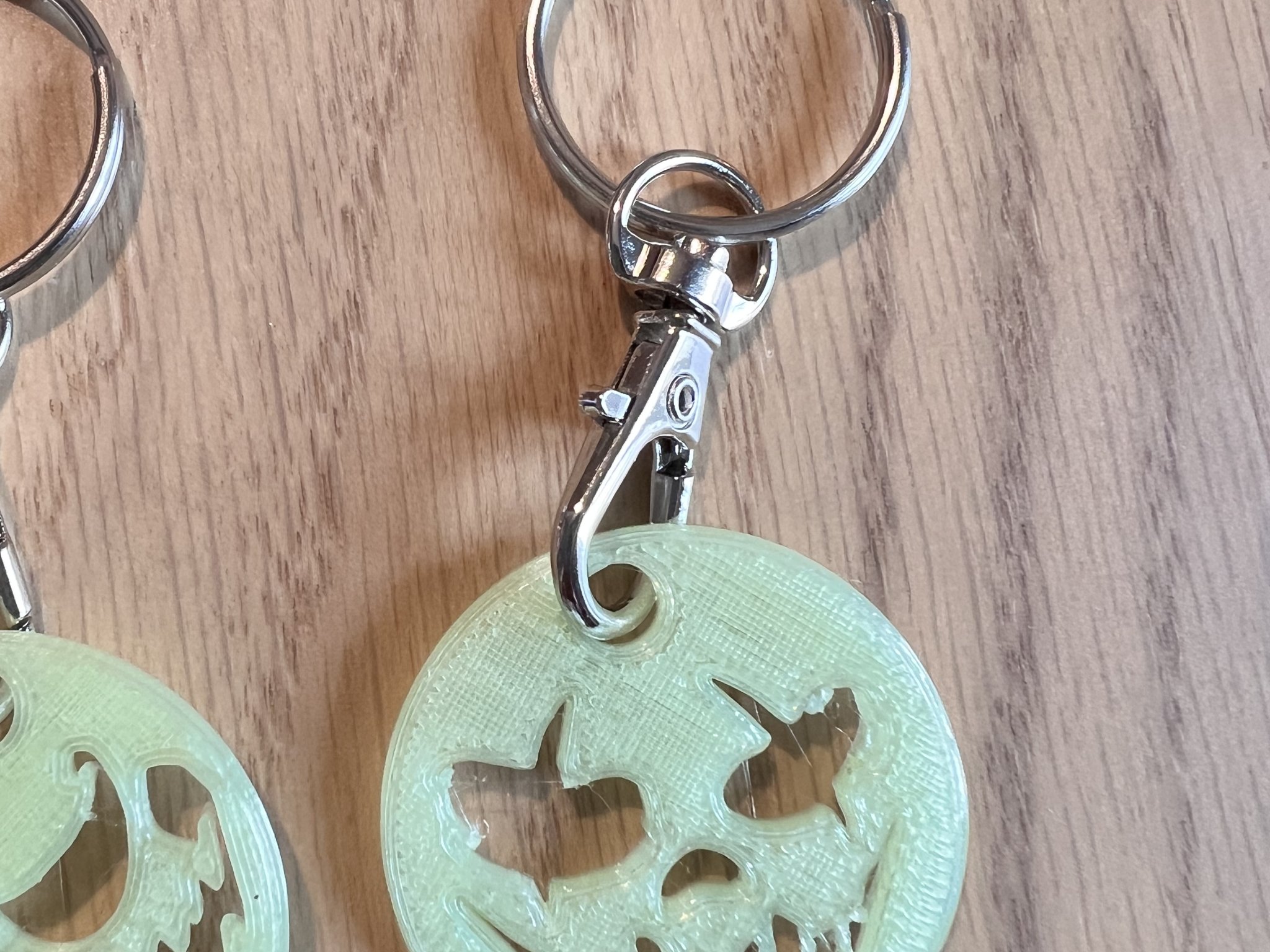 Porte-clés ma quái cho Halloween với hình mặt đáng sợ