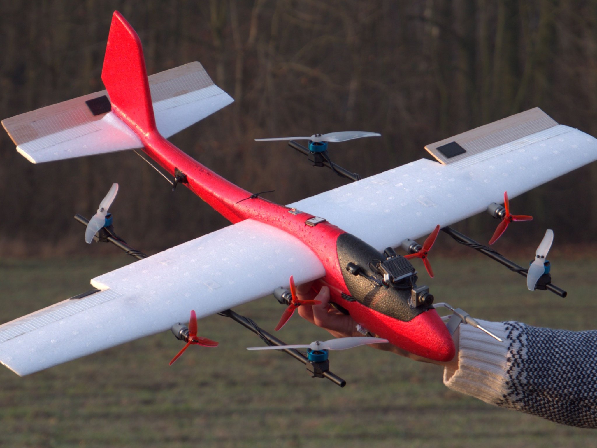 Máy bay VTOL Lidl Glider với bộ chuyển đổi Ardupilot