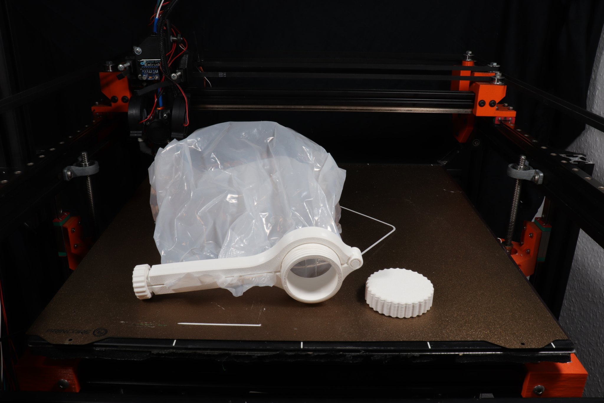 Kẹp túi với nắp vít và hai đai ốc