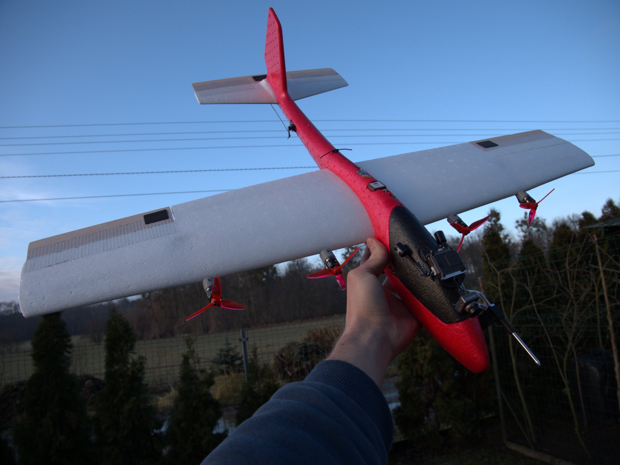 Máy bay VTOL Lidl Glider với bộ chuyển đổi Ardupilot