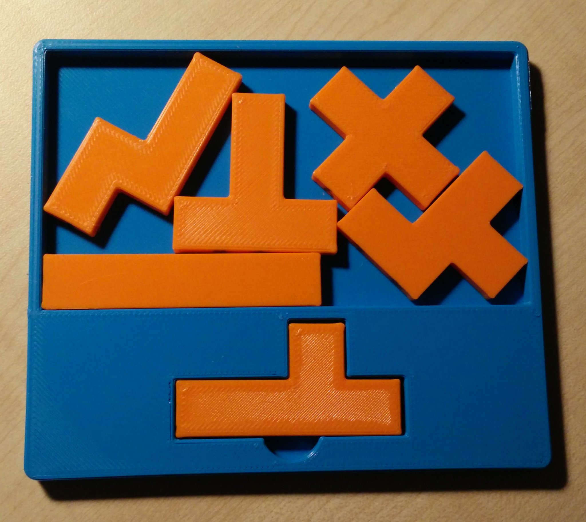 Bộ trò chơi xếp hình pentominoes Six Fit trong khay chữ nhật