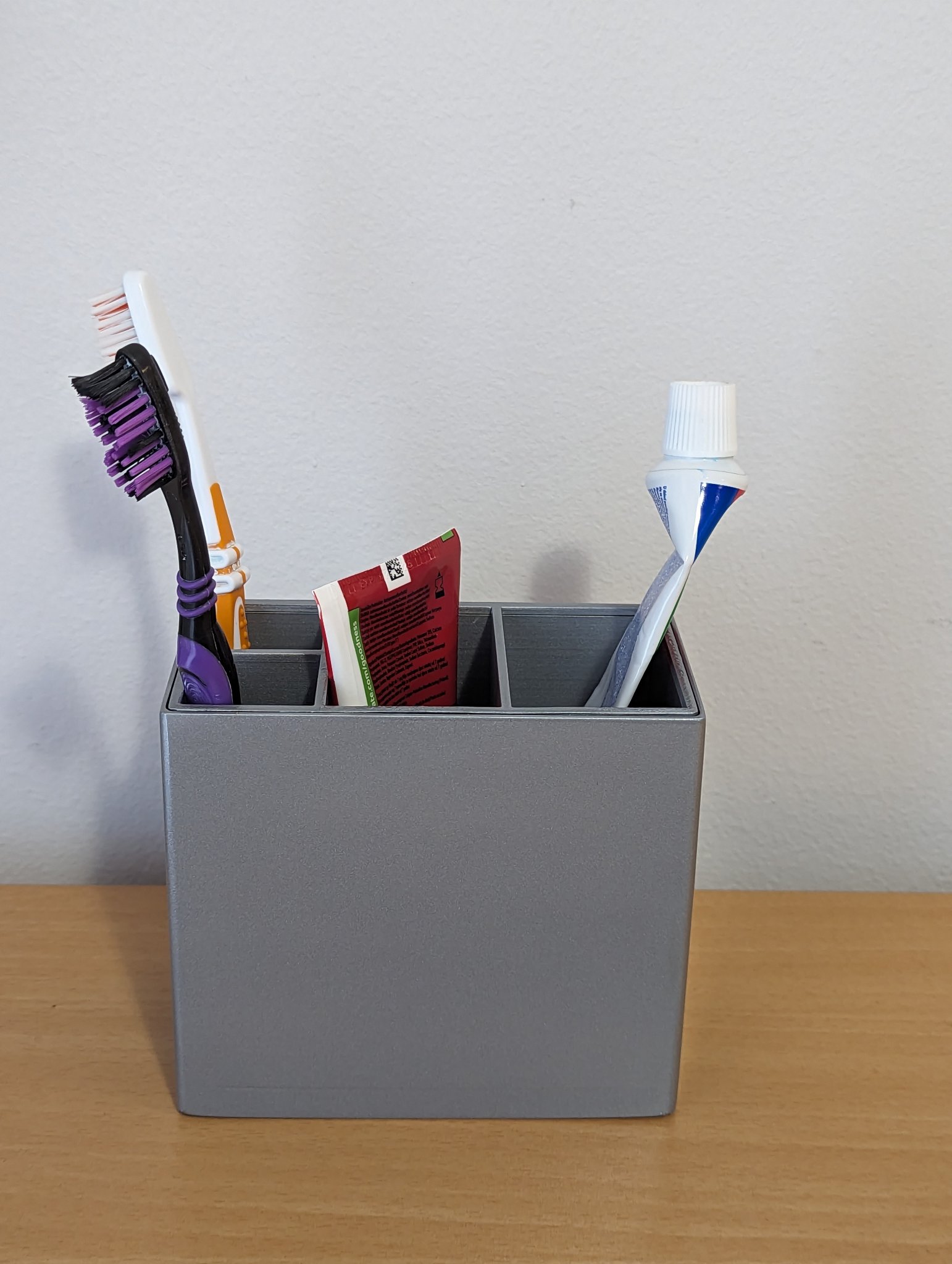 Giá đỡ bàn chải và kem đánh răng tiện lợi