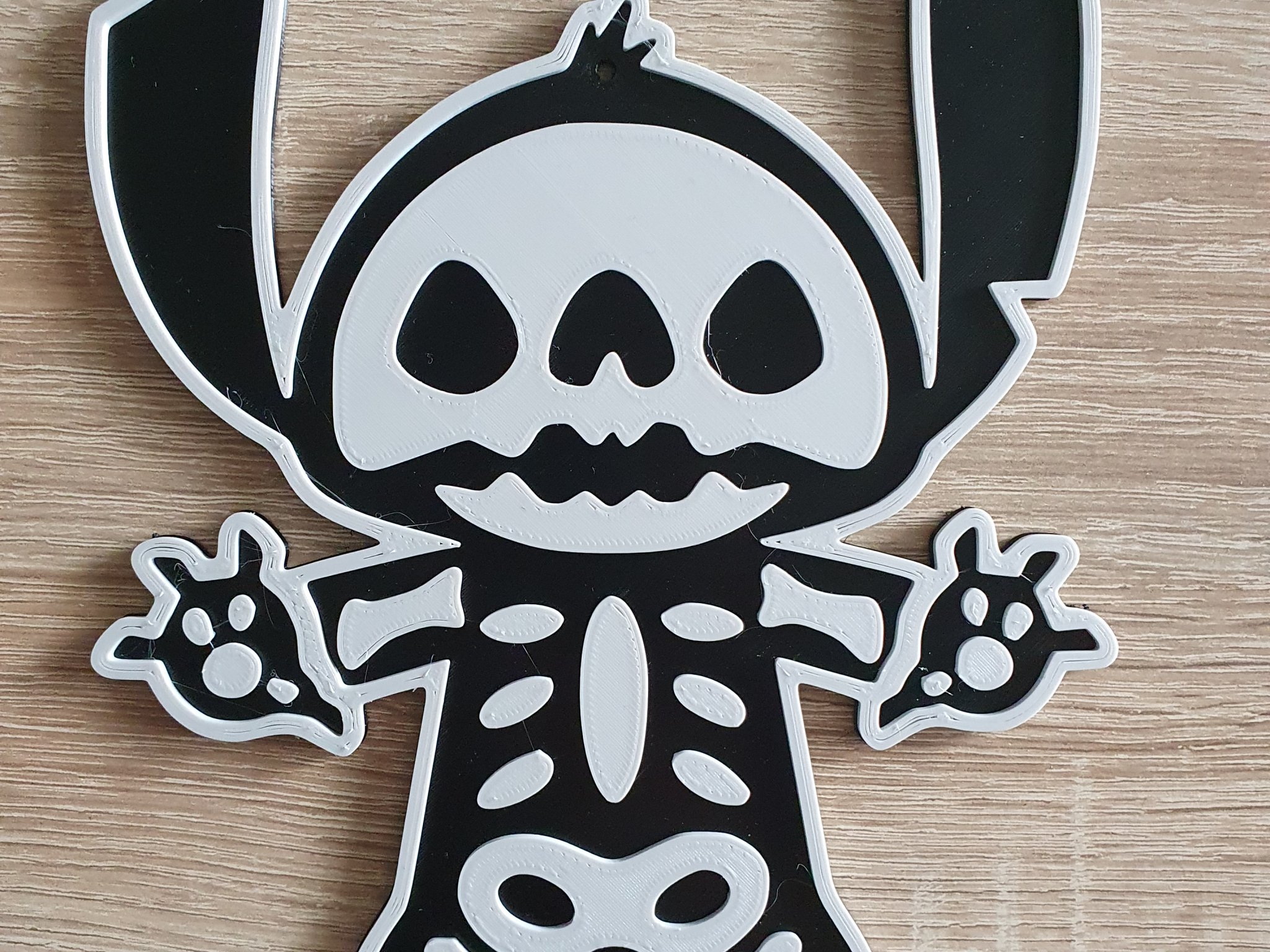 Mặt dây chuyền Halloween Stitch với thiết kế độc đáo