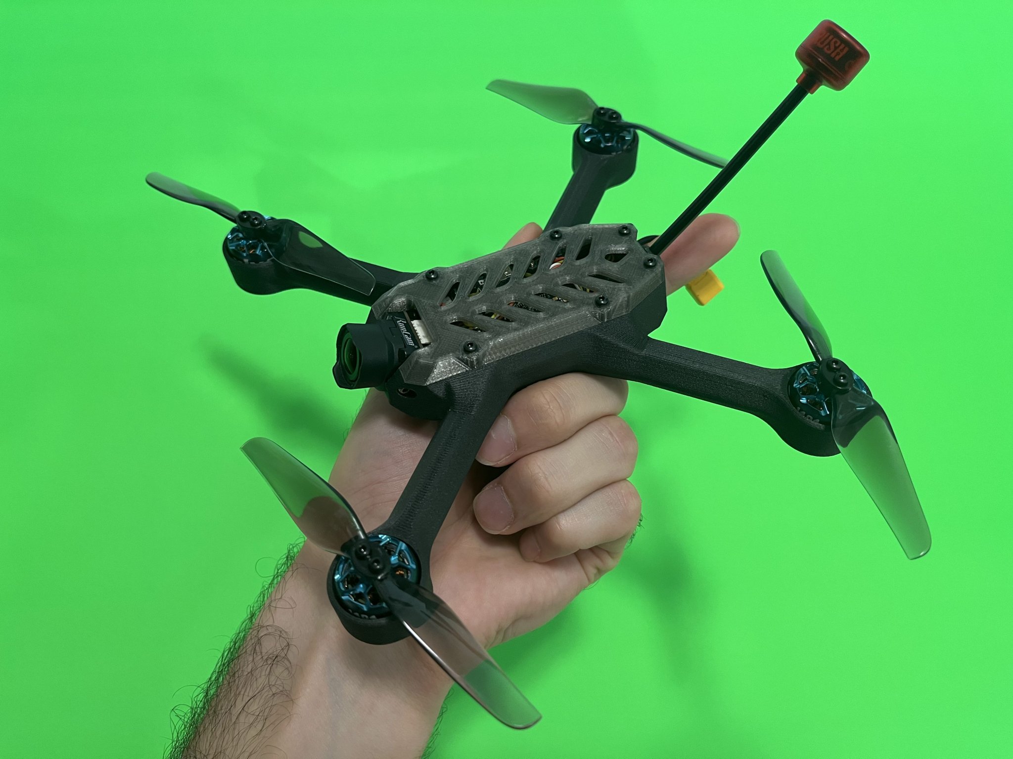 Drone FPV Wraith với khung 4 inch bằng sợi carbon