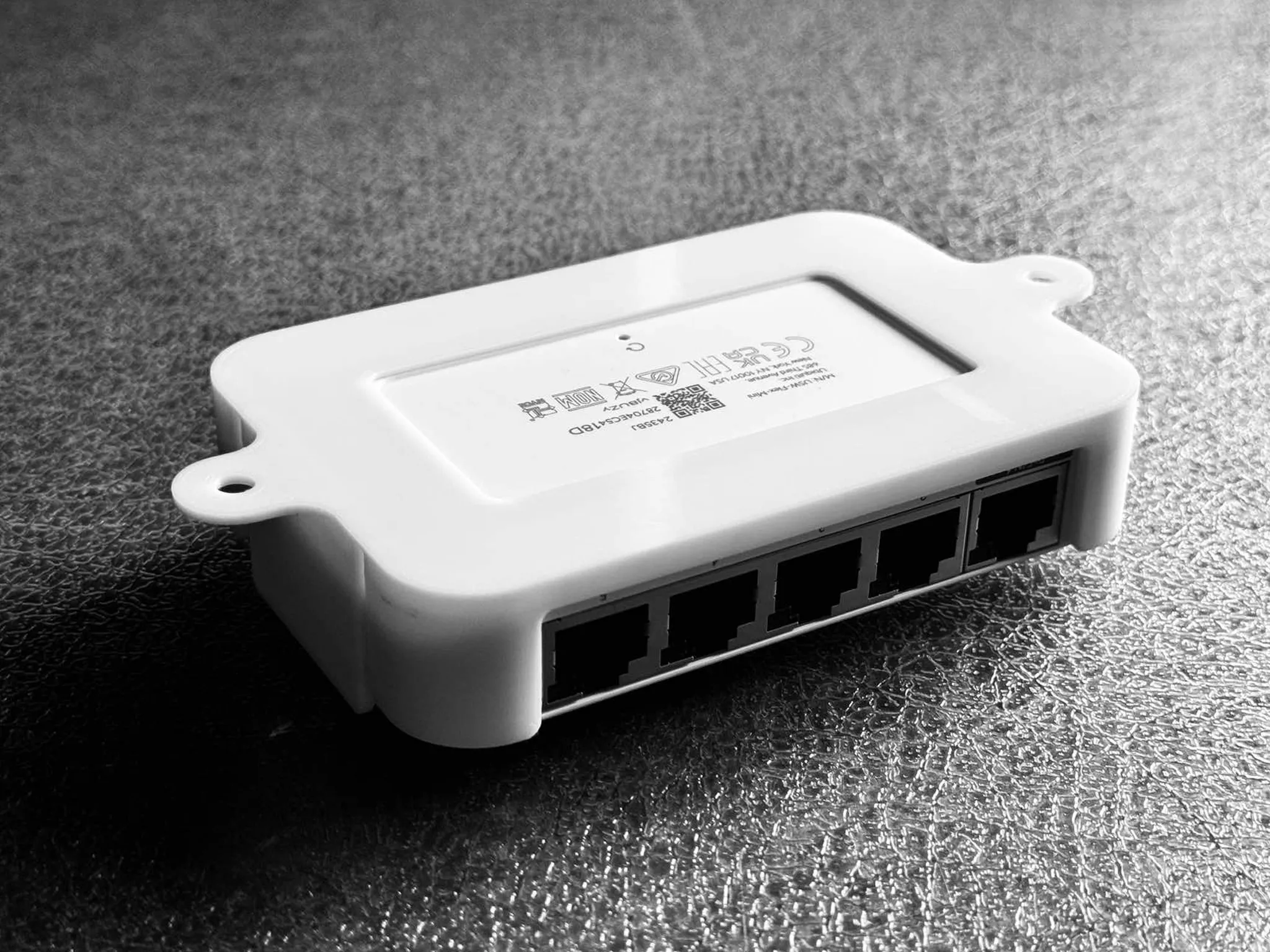 Giá đỡ dưới bàn cho công tắc gigabit Ubiquiti USW-Flex-Mini