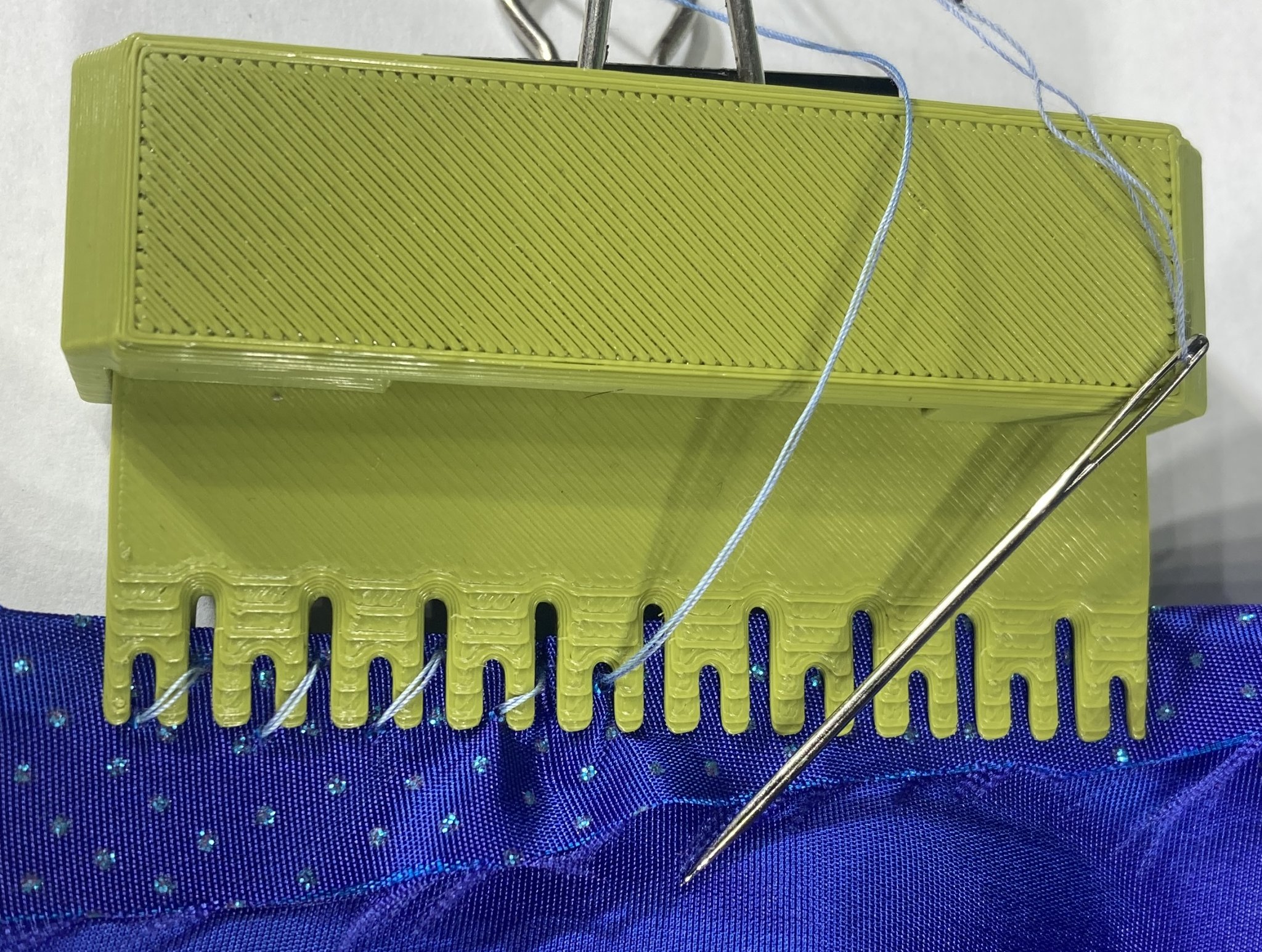 Kẹp may tay tiện lợi cho việc giữ vải