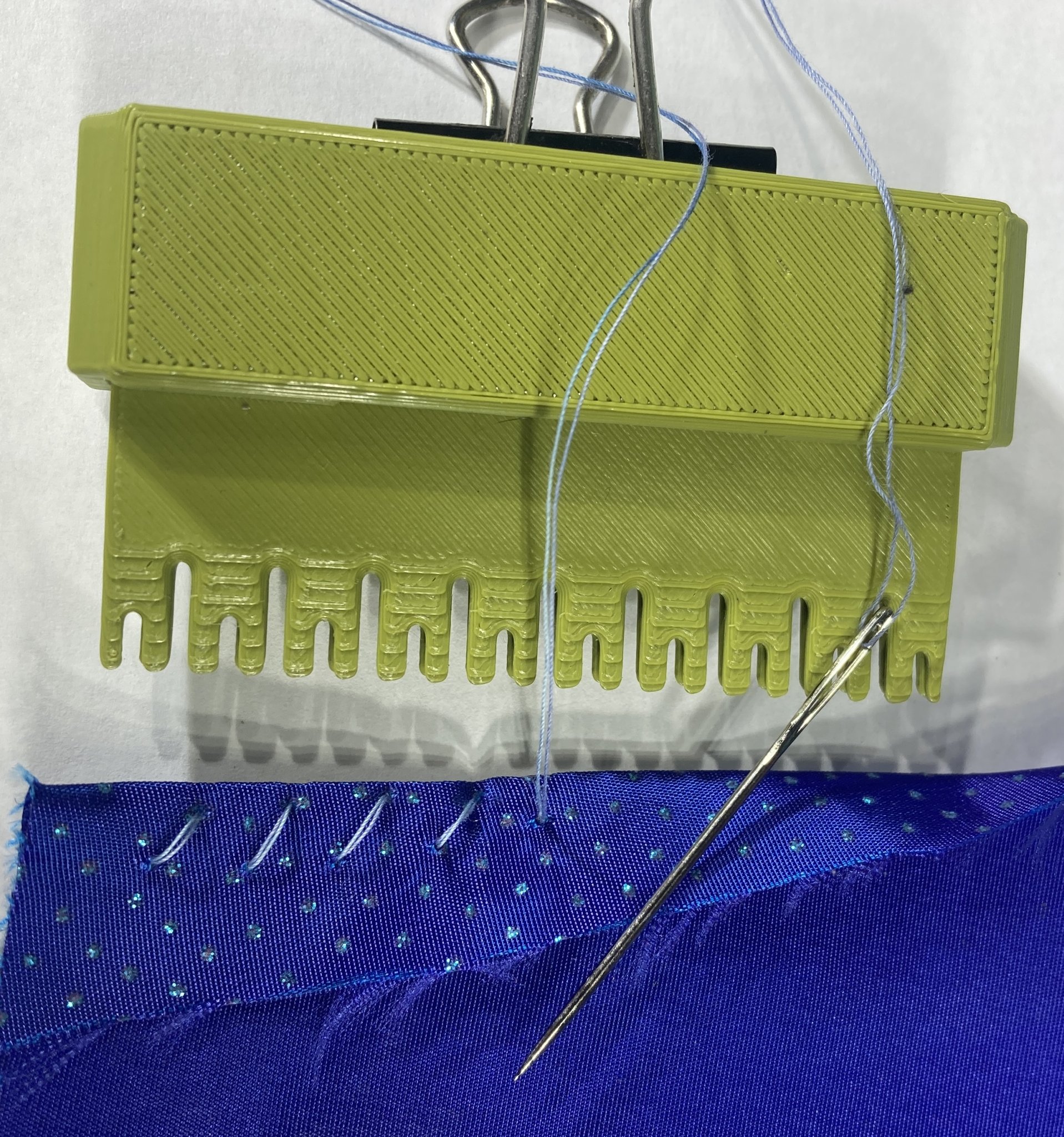 Kẹp may tay tiện lợi cho việc giữ vải