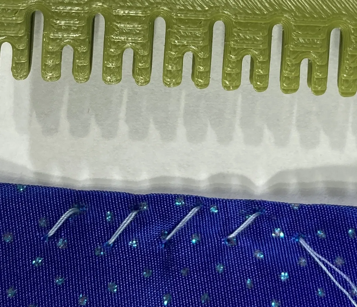 Kẹp may tay tiện lợi cho việc giữ vải