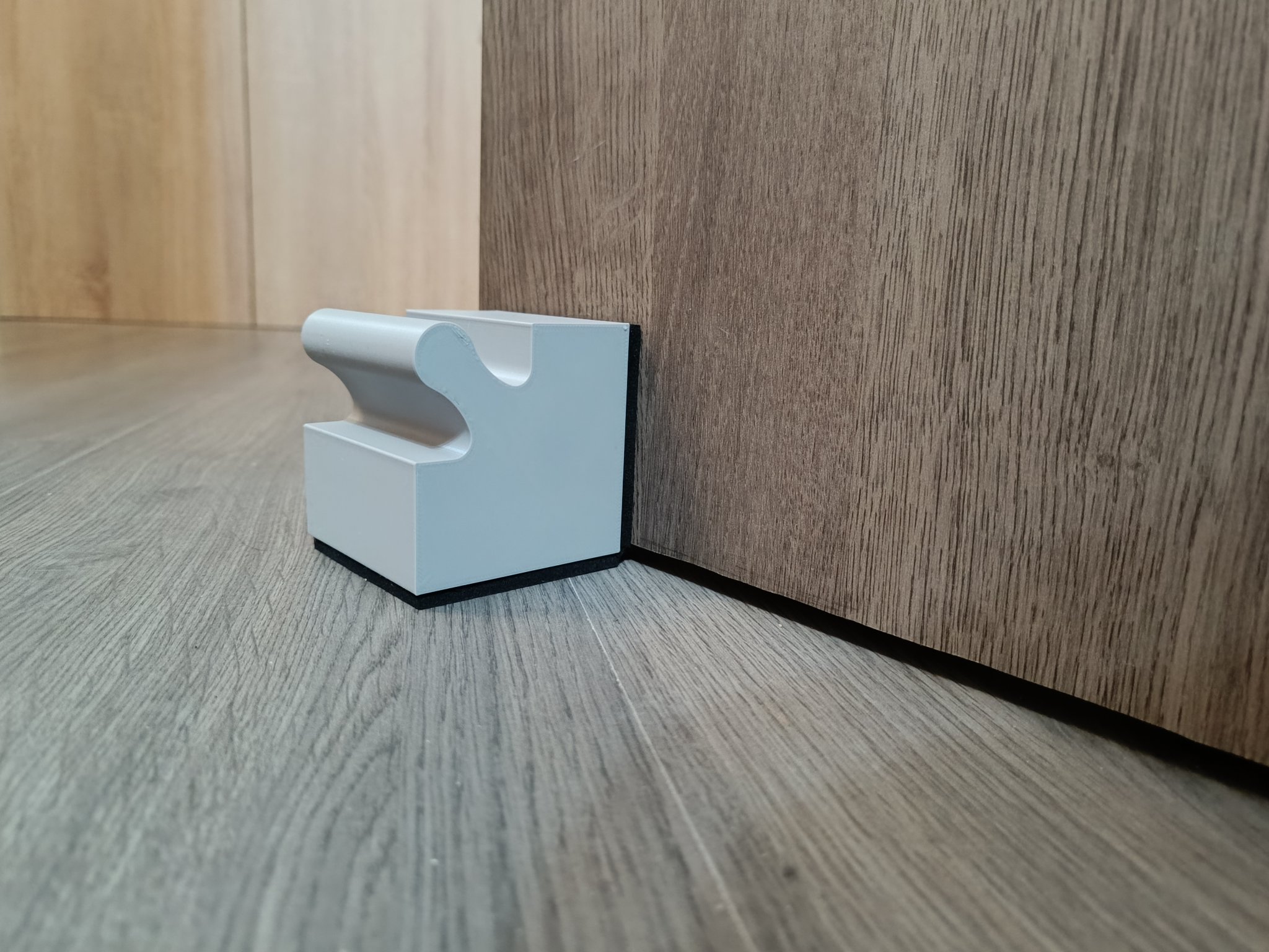 Bộ giữ cửa hình khối JAC tiện dụng