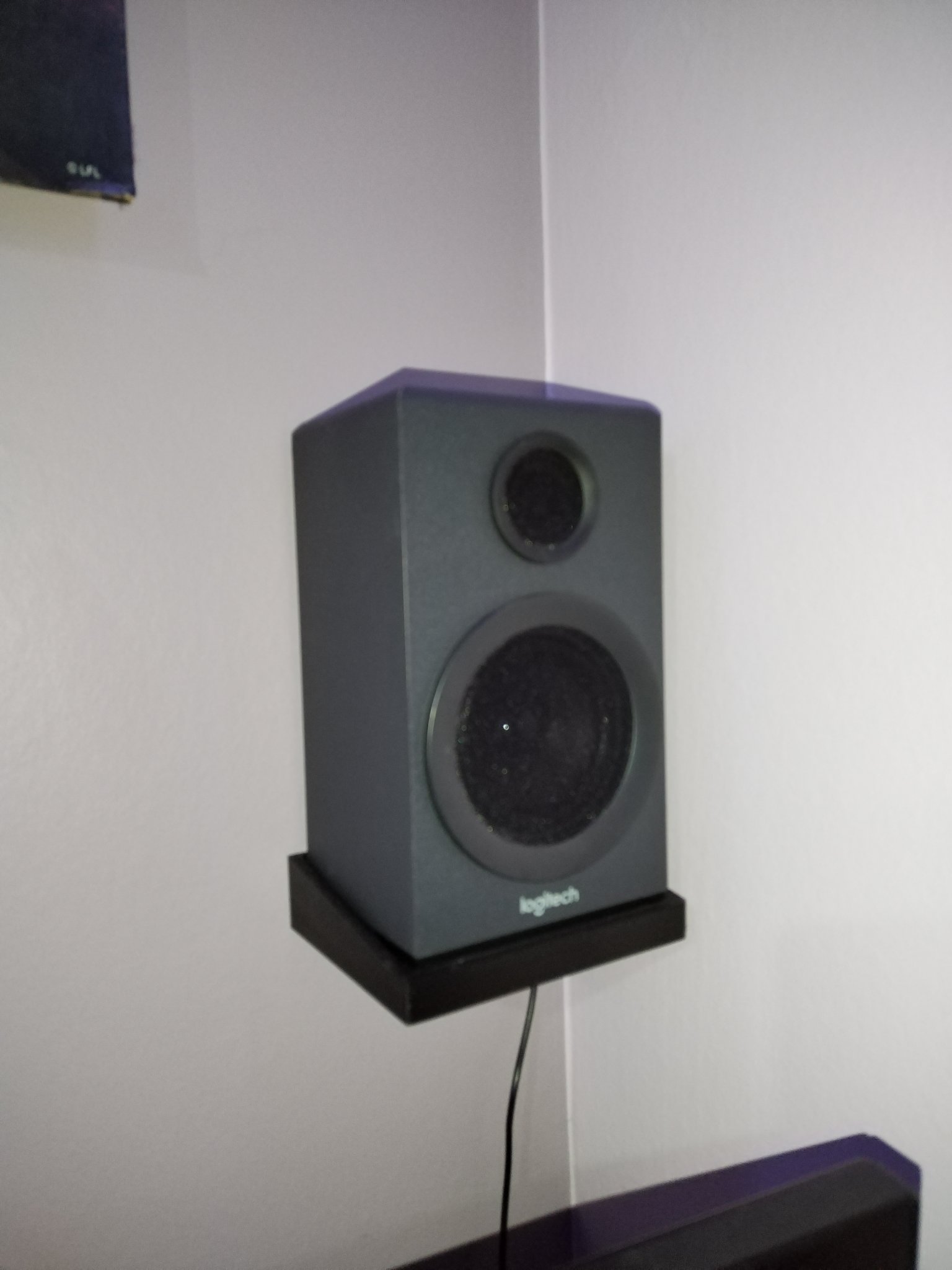 Giá đỡ tường cho loa Logitech Z333