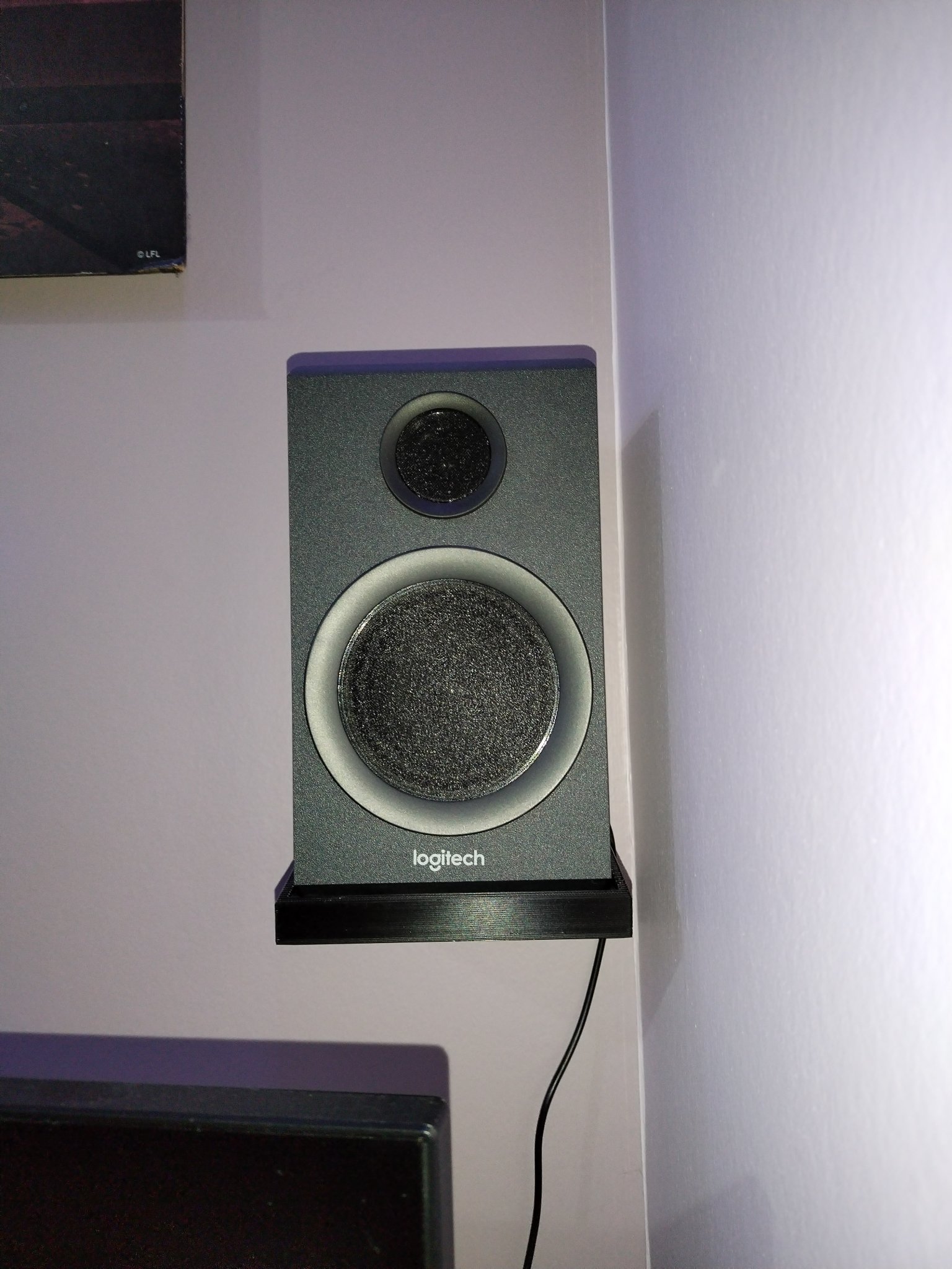 Giá đỡ tường cho loa Logitech Z333