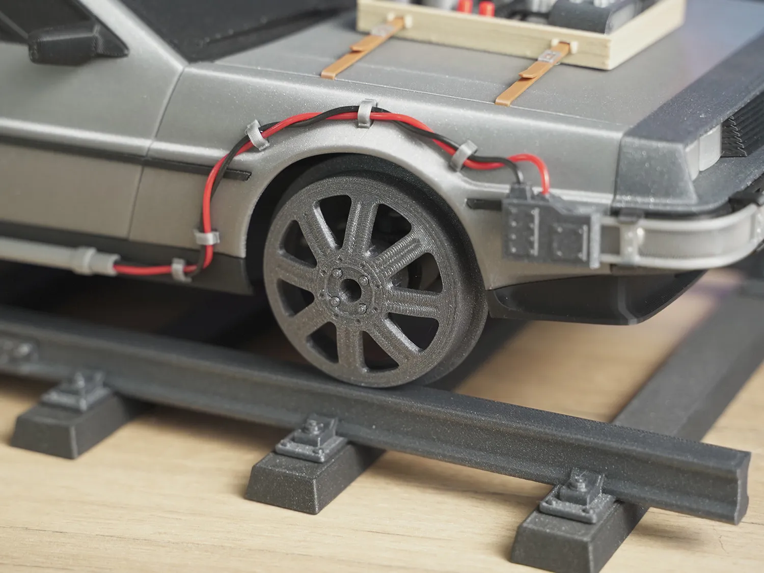 Bánh xe tàu cho DeLorean RC BTTF 1/10