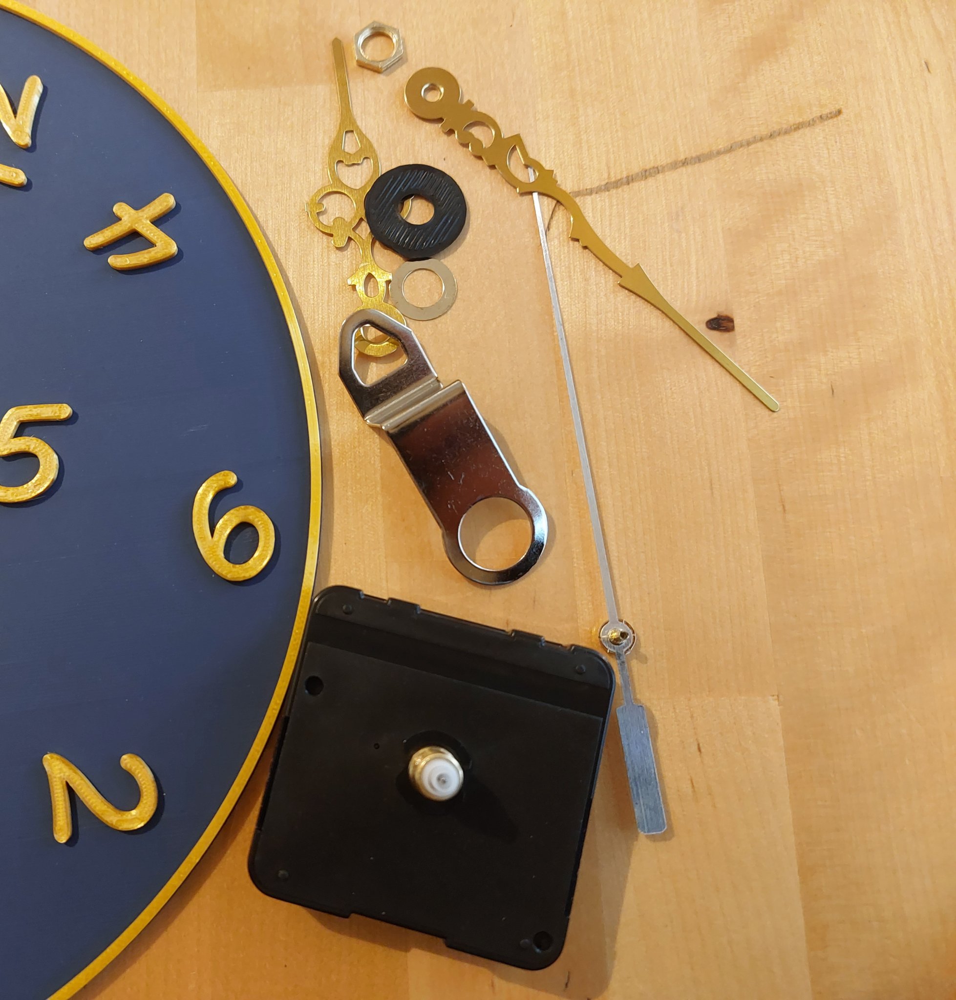 Đồng hồ treo tường hưu trí phong cách Cologne