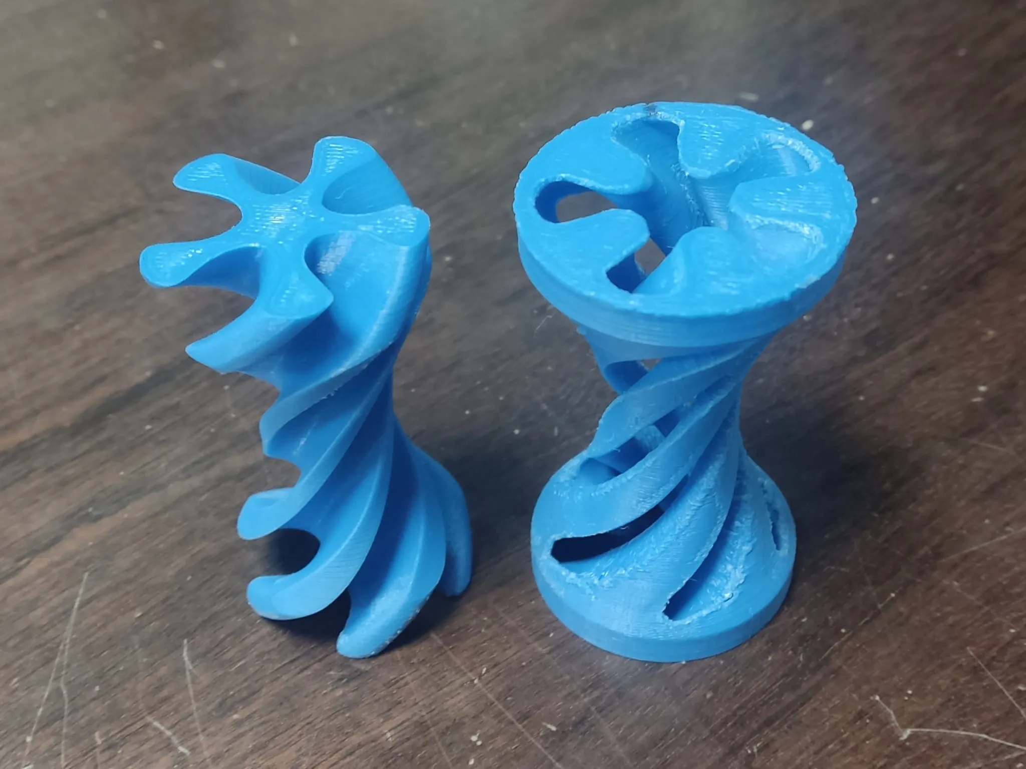 Mô hình đồ chơi xoáy không thể xuyên qua