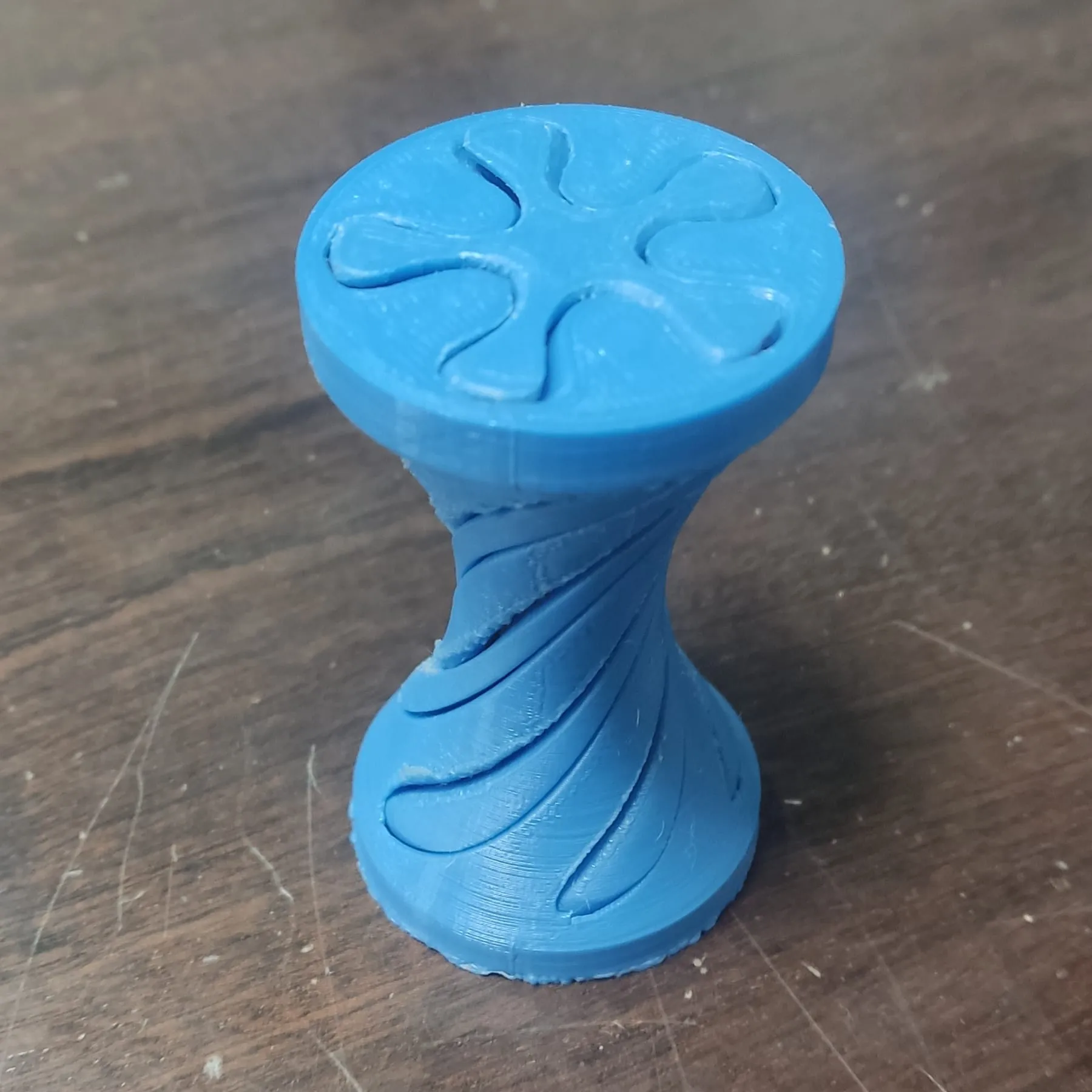 Mô hình đồ chơi xoáy không thể xuyên qua