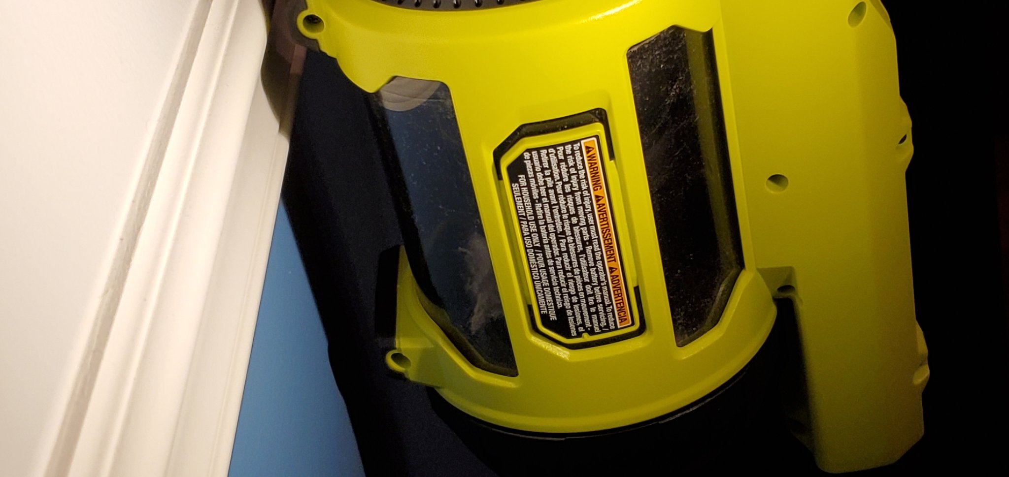 Giá đỡ tường chắc chắn cho máy hút bụi Ryobi Jobsite