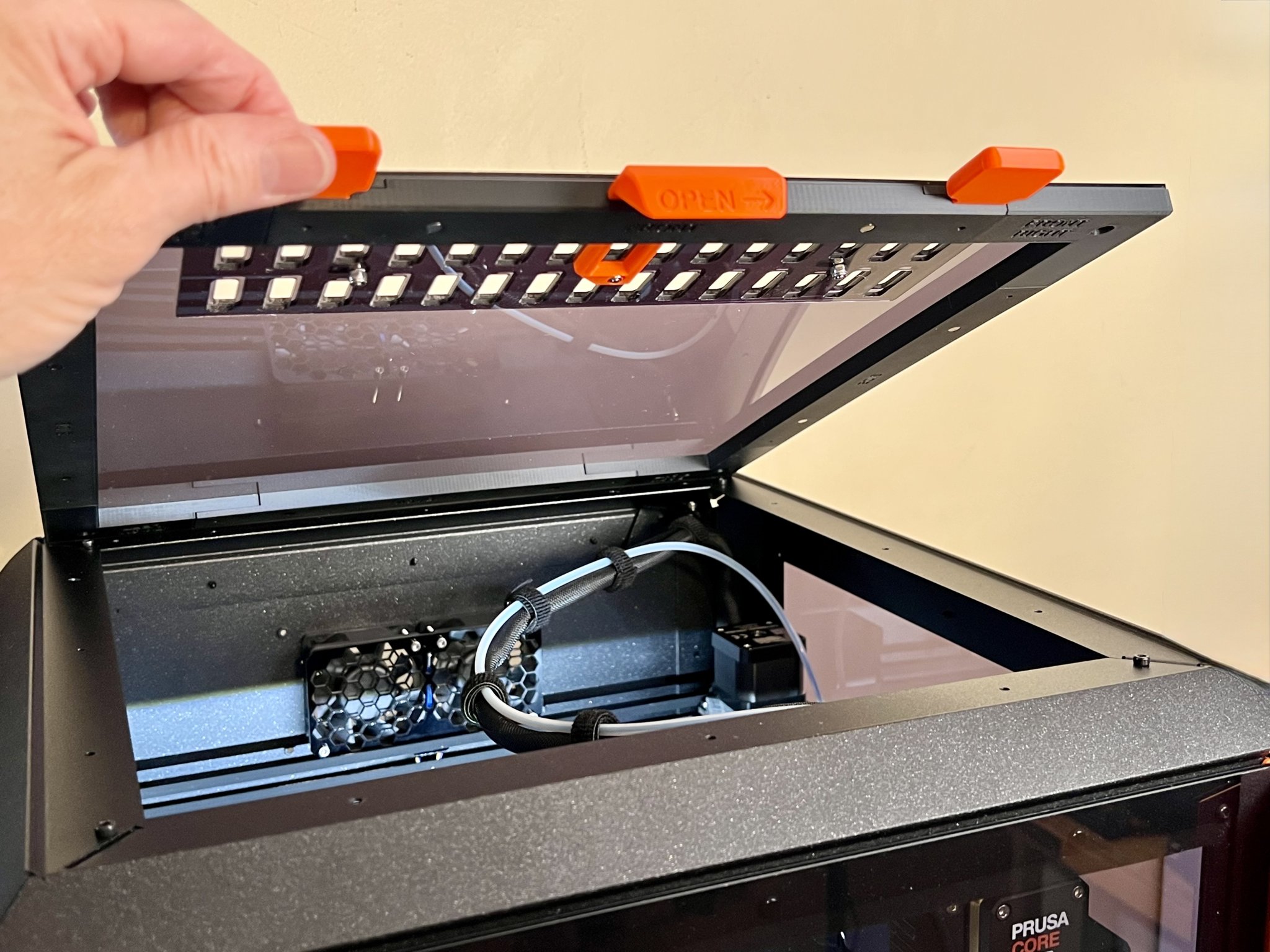 Nắp từ tính cho Prusa Core One với tay cầm thông gió tích hợp