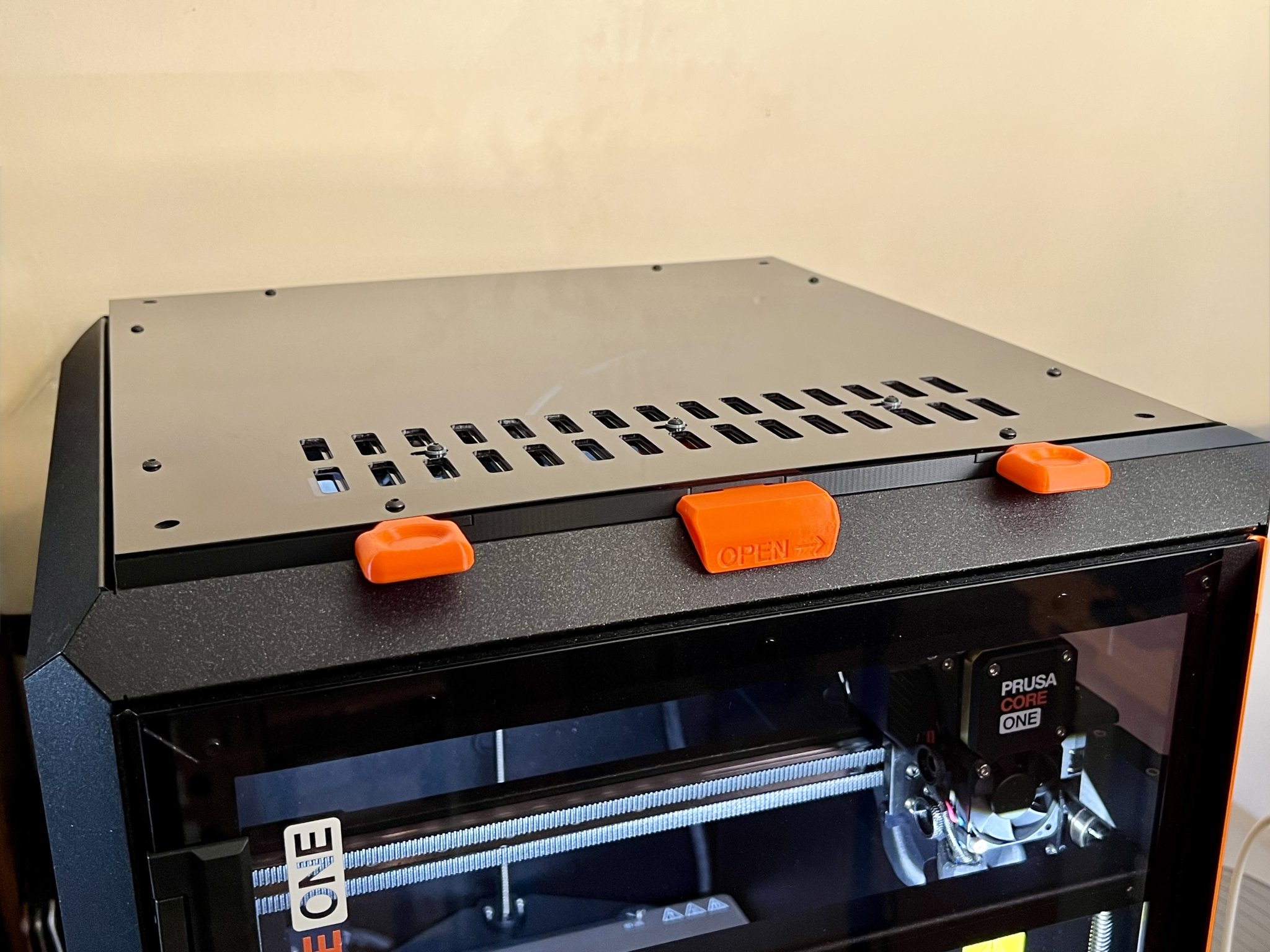 Nắp từ tính cho Prusa Core One với tay cầm thông gió tích hợp