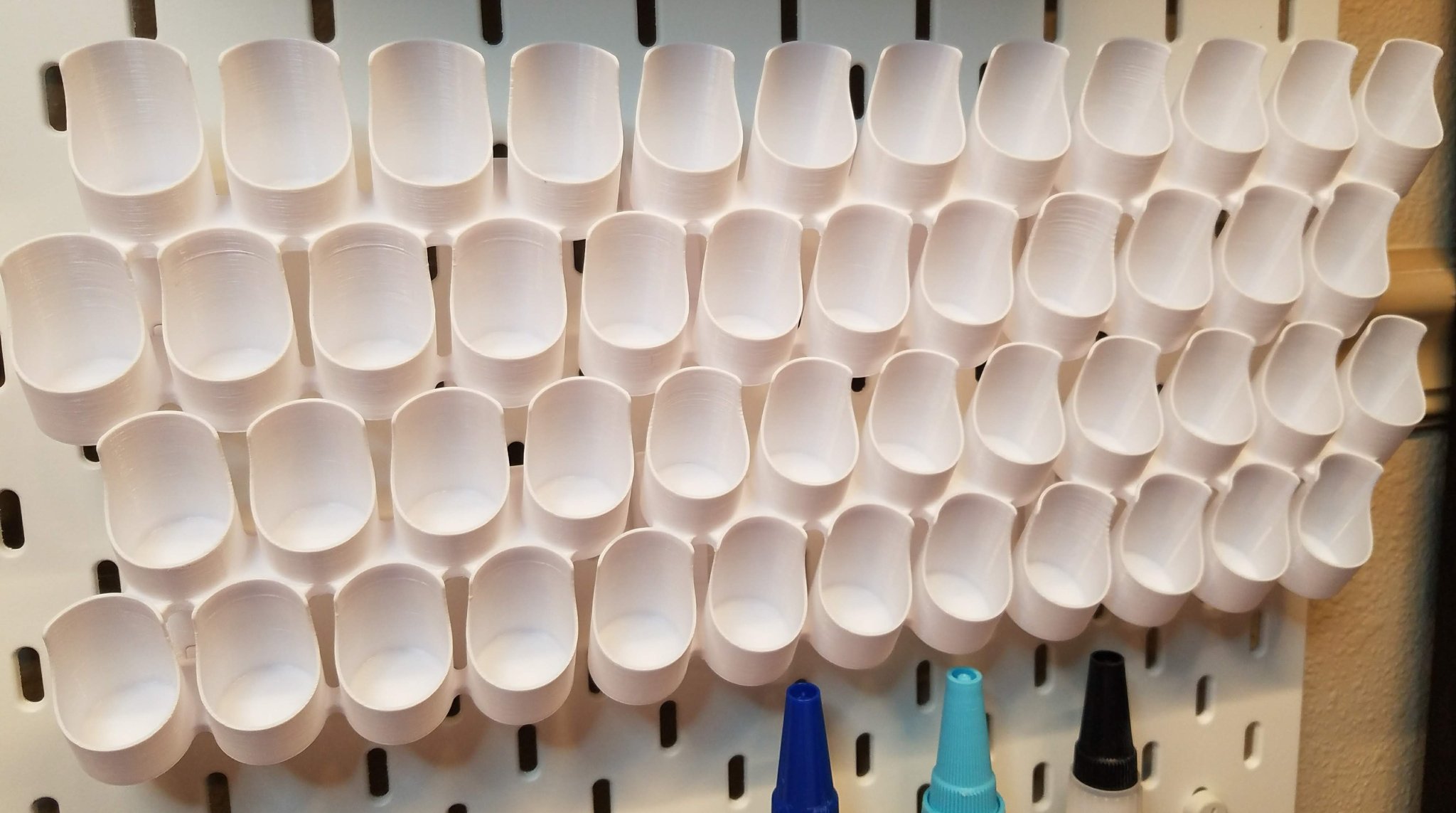 Giá đỡ chai sơn cho bảng treo IKEA Skadis