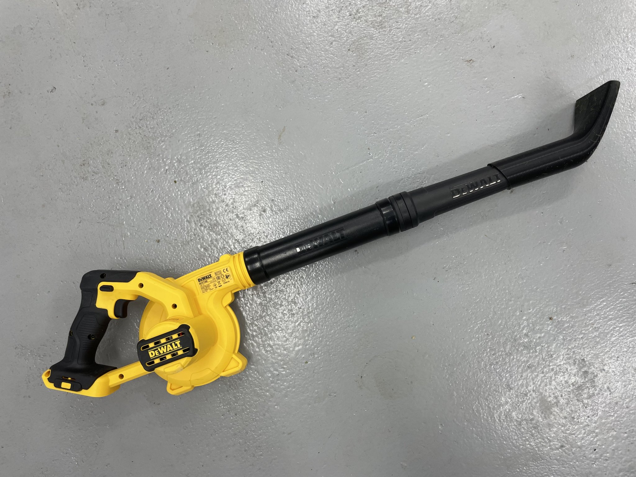 Bộ ống dẫn khí nghiêng cho máy thổi lá DeWalt DCV100
