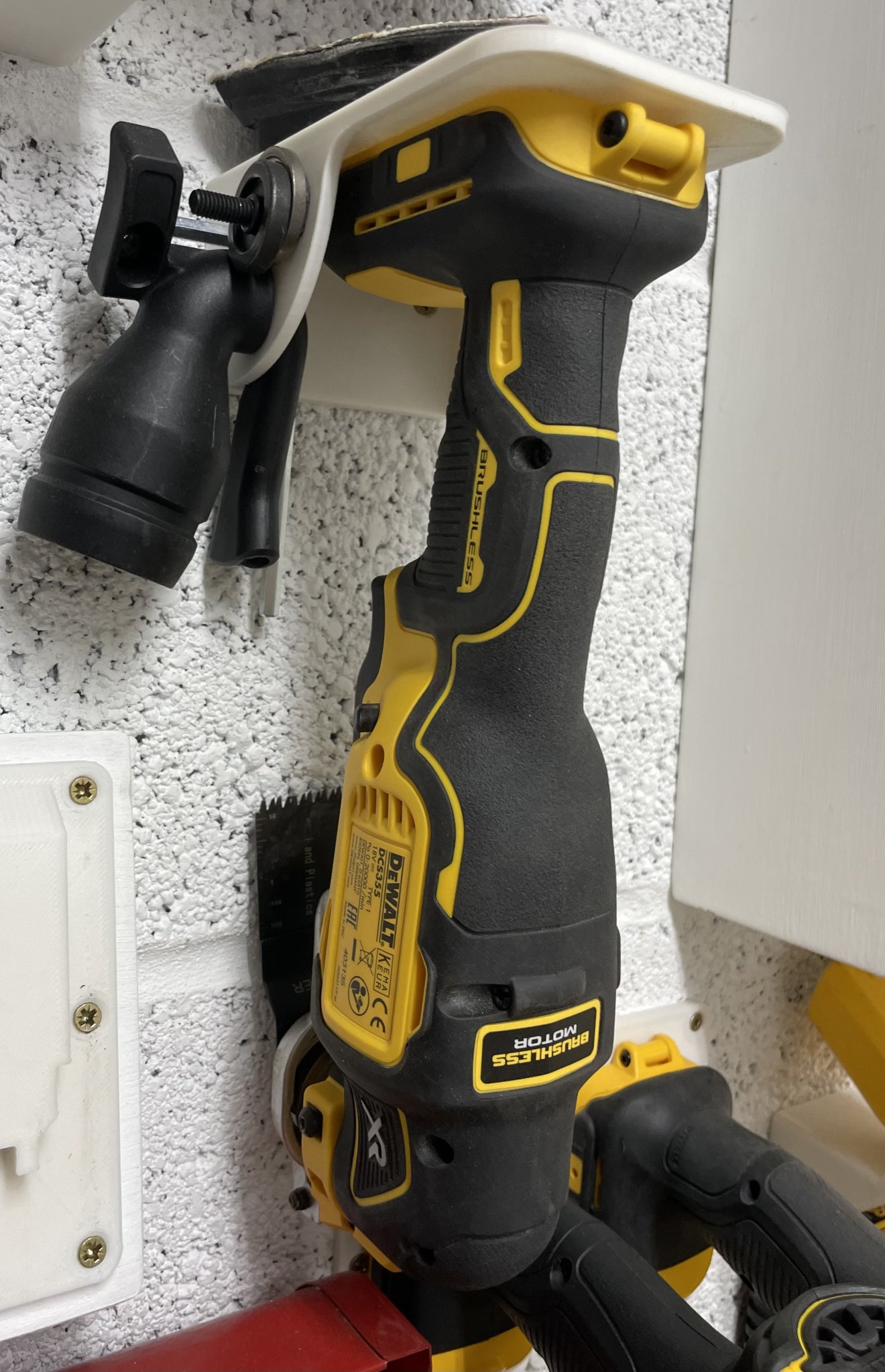 Giá treo công cụ DeWalt cho máy đa năng và máy mài