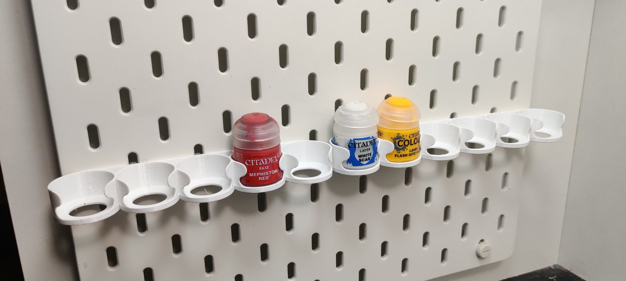 Giải pháp lưu trữ sơn SKADIS Citadel với 5 và 6 chai